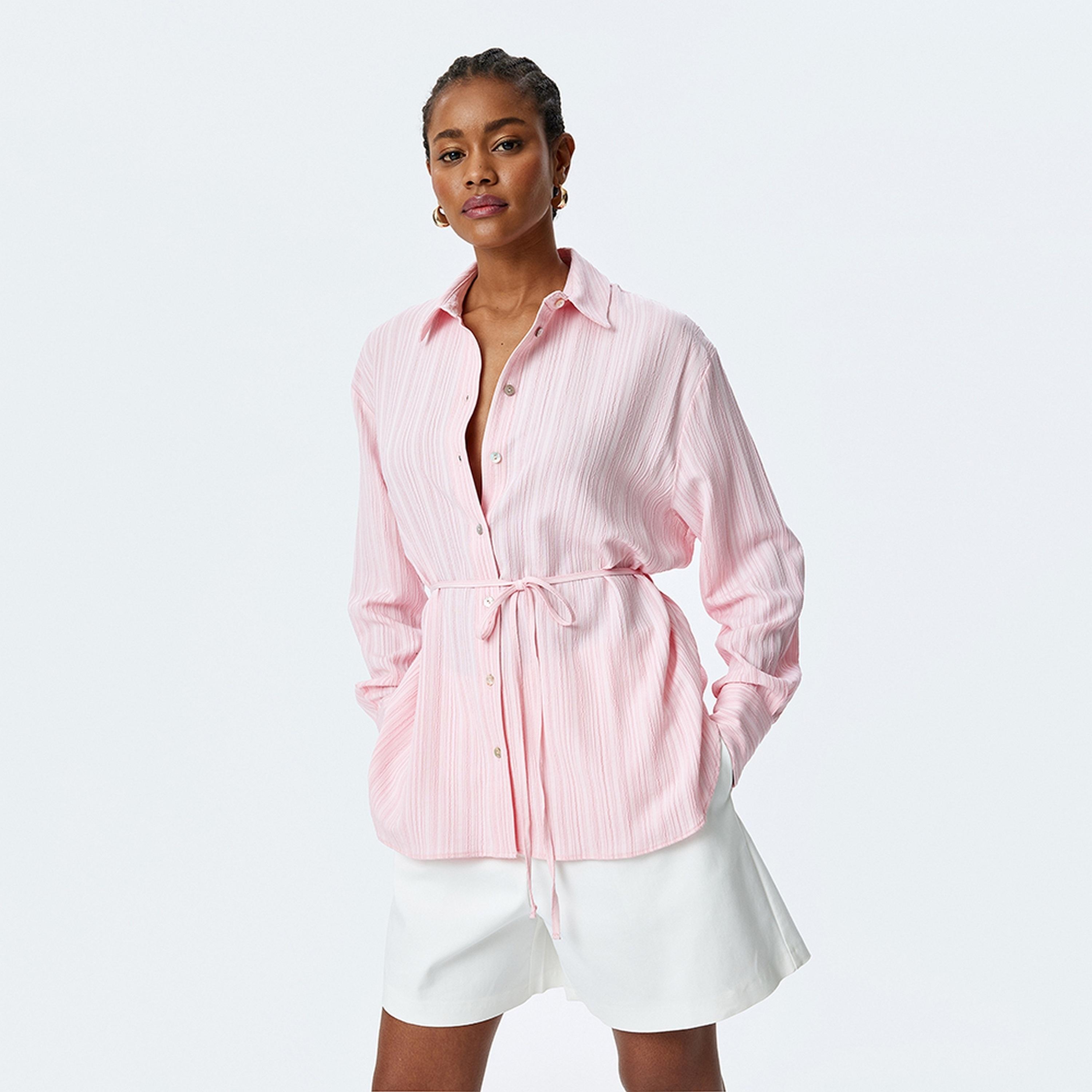 قميص نسائي بأكمام طويلة وياقة بتصميم محكم باللون الوردي من كوتون.-women-clothing-shirtsandblouses-shirts-image-5