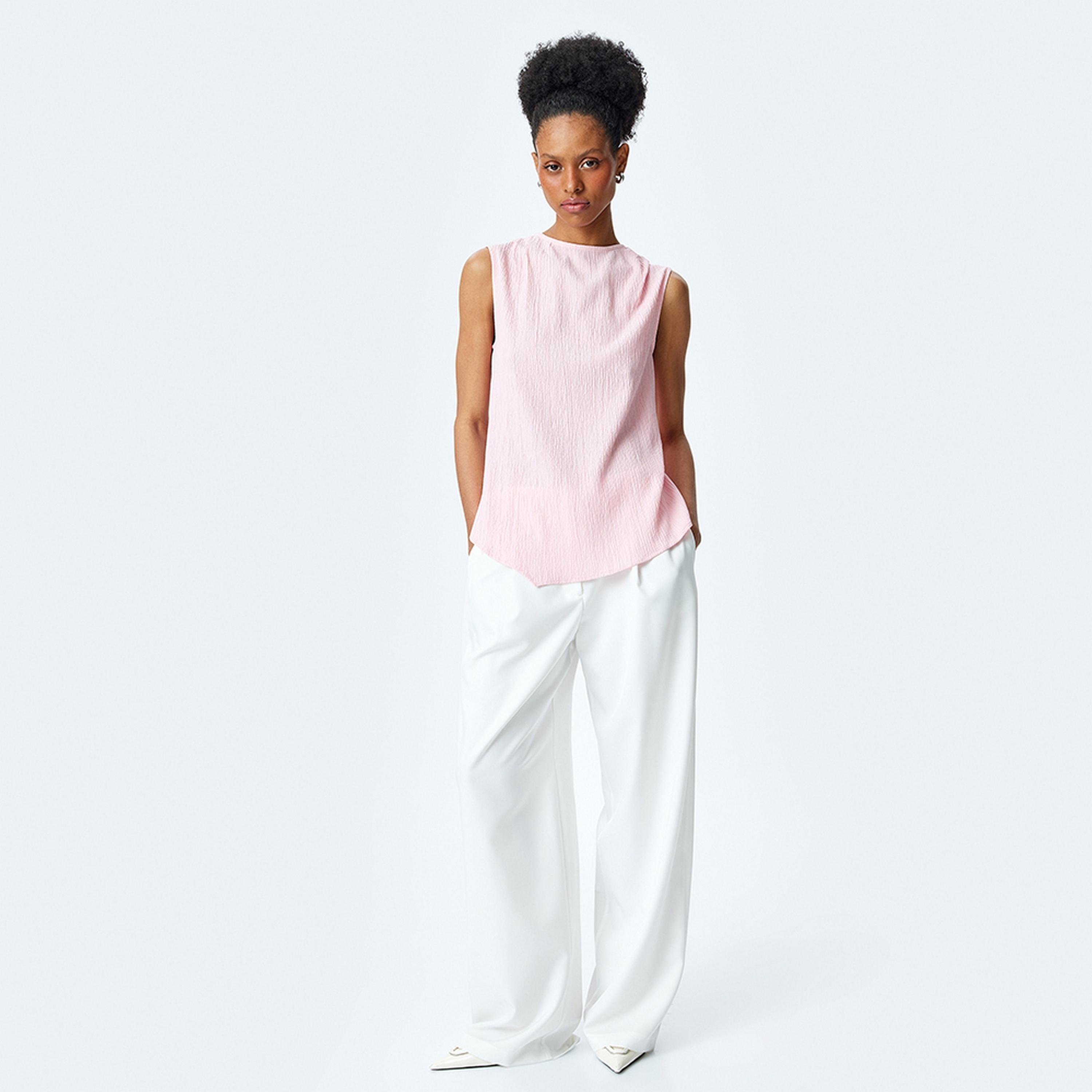 توب نسائي بدون أكمام بياقة دائرية وتصميم محكم باللون الوردي من كوتون.-women-clothing-shirtsandblouses-blouses-image-2