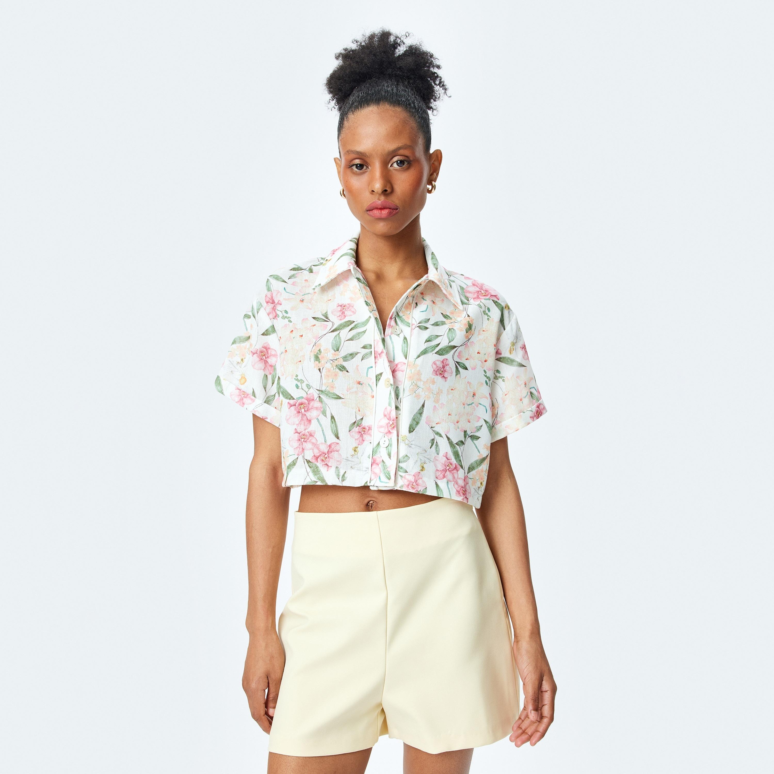 قميص نسائي بياقة بأكمام قصيرة بطبعة زهرية وردية بطبعة كوتون-women-clothing-shirtsandblouses-shirts-image-1