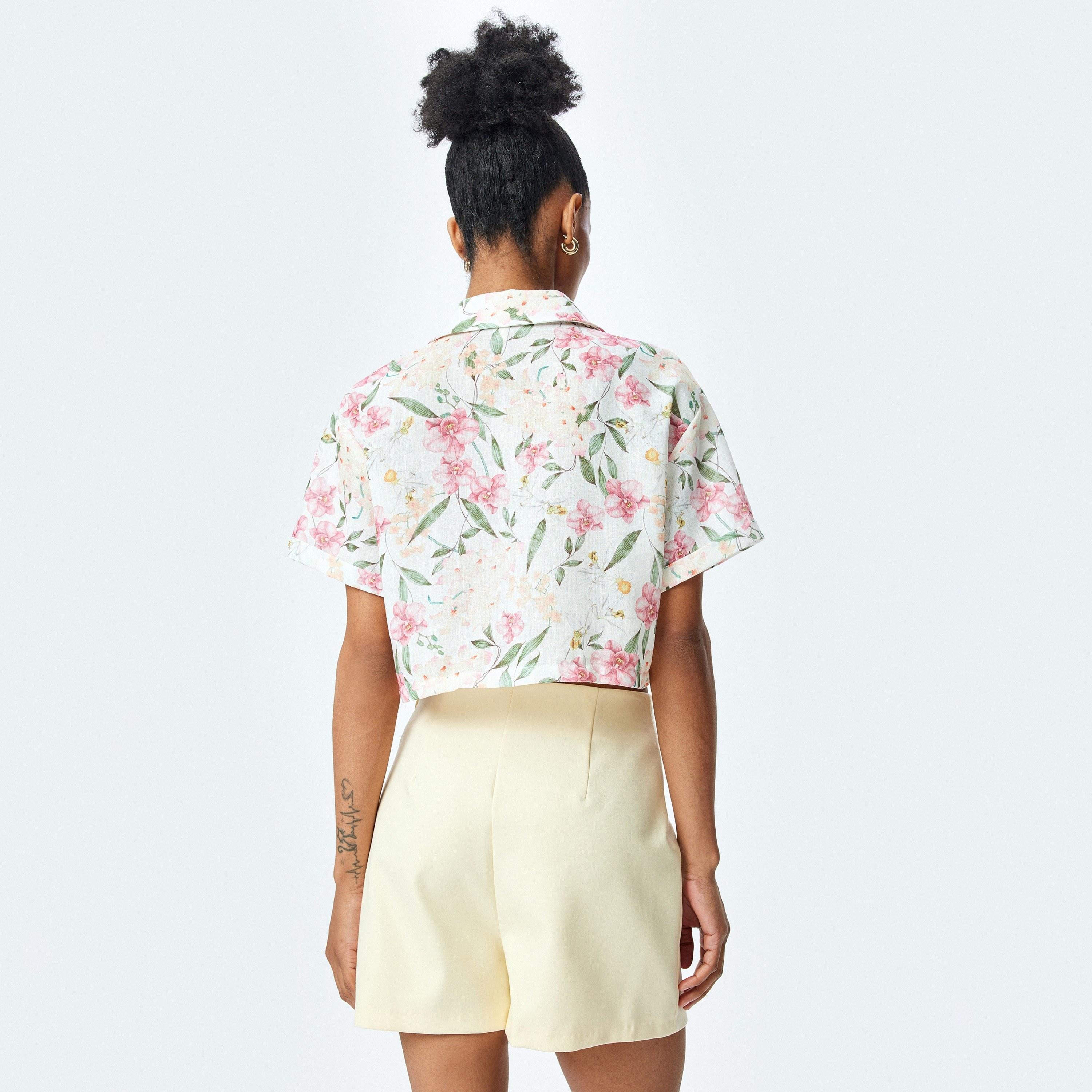 قميص نسائي بياقة بأكمام قصيرة بطبعة زهرية وردية بطبعة كوتون-women-clothing-shirtsandblouses-shirts-image-3