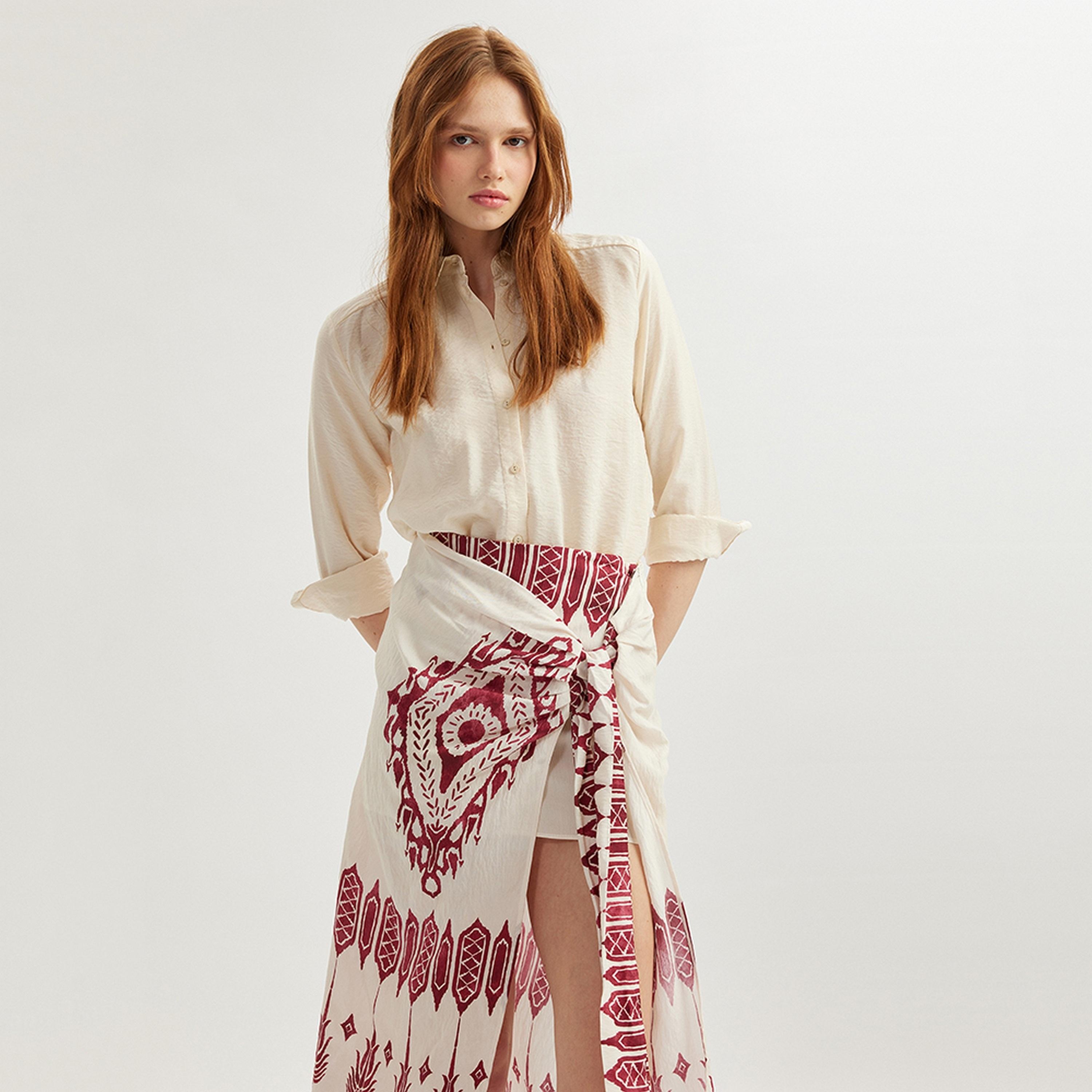 تنورة ميدي نسائية بلفة بطبعة عرقية من كوتون.-women-clothing-bottoms-skirts-image-3