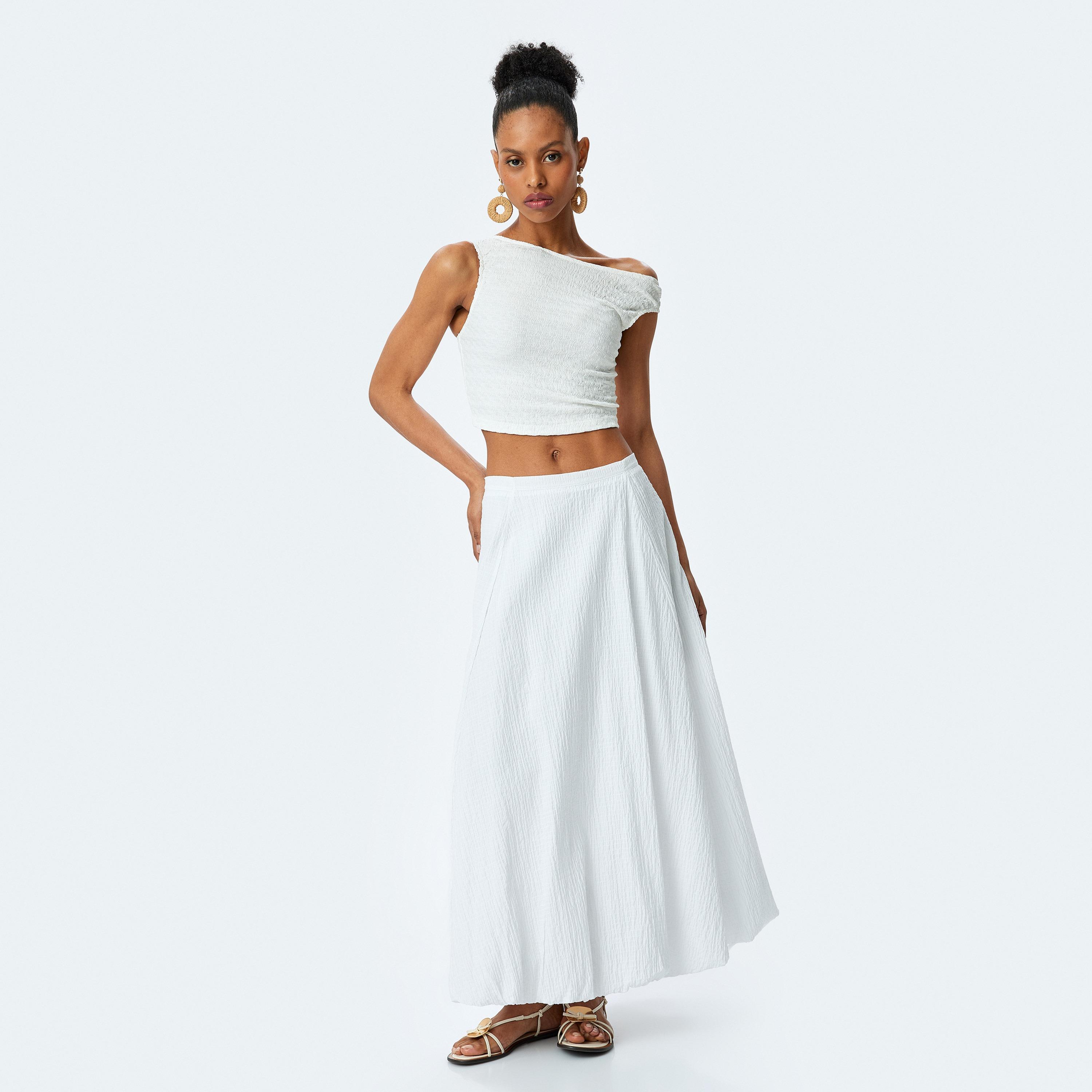 تنورة نسائية بارزة الملمس بتصميم واسع (فليرد) بلون أبيض من كوتون-women-clothing-bottoms-skirts-image-2