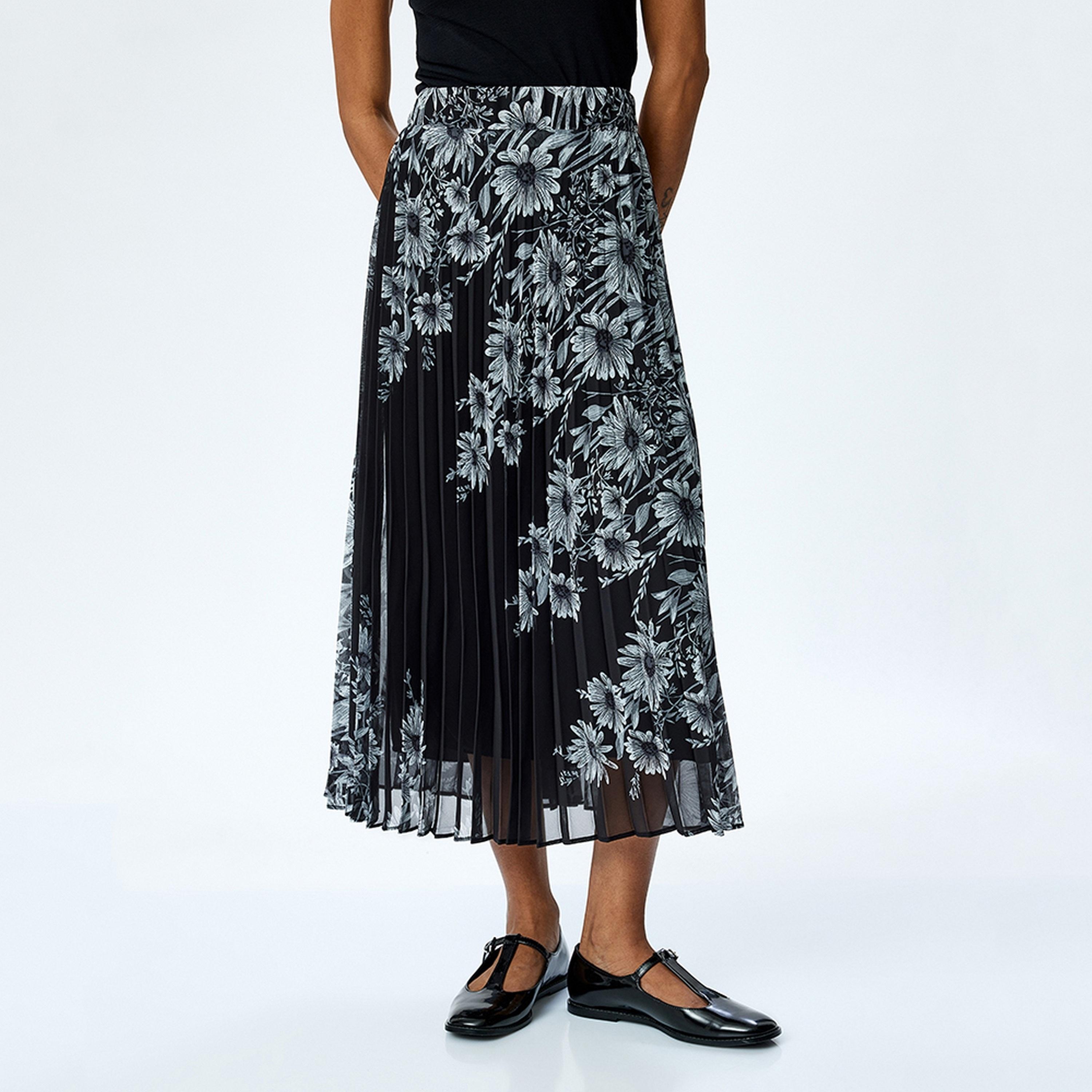 تنورة ميدي نسائية بقصة ايه-لاين مطوية وبطبعة زهور من كوتون.-women-clothing-bottoms-skirts-image-1