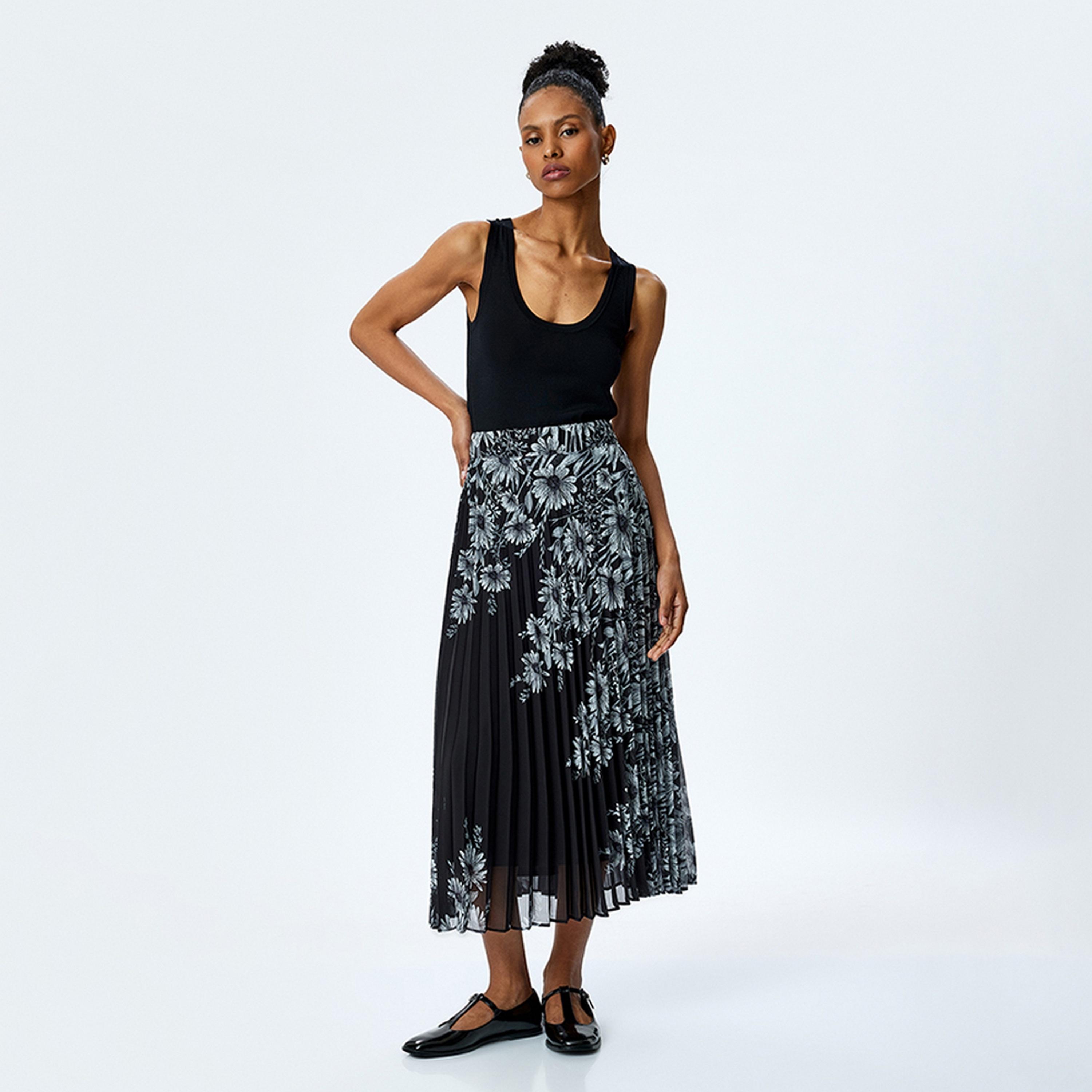 تنورة ميدي نسائية بقصة ايه-لاين مطوية وبطبعة زهور من كوتون.-women-clothing-bottoms-skirts-image-2