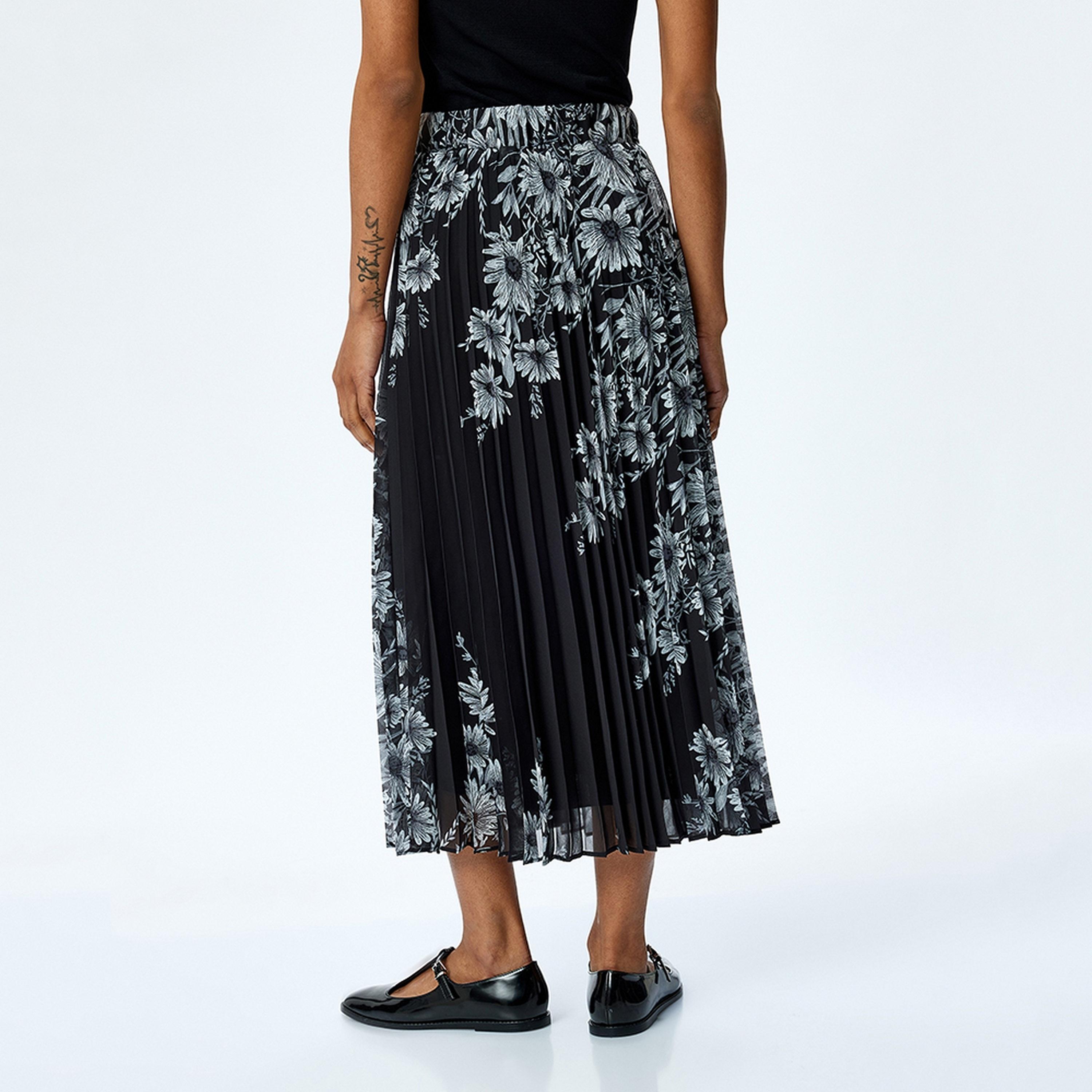 تنورة ميدي نسائية بقصة ايه-لاين مطوية وبطبعة زهور من كوتون.-women-clothing-bottoms-skirts-image-3