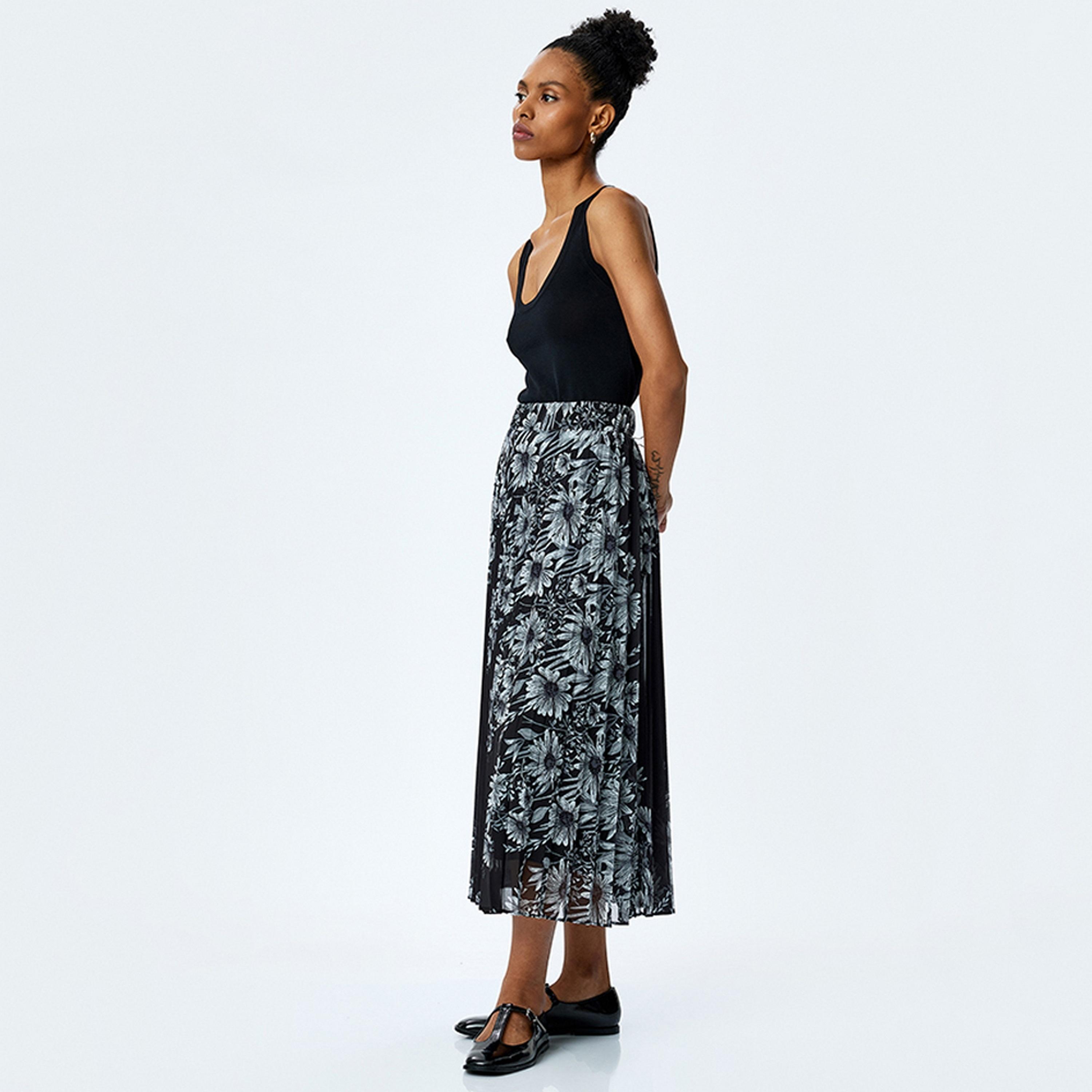 تنورة ميدي نسائية بقصة ايه-لاين مطوية وبطبعة زهور من كوتون.-women-clothing-bottoms-skirts-image-4