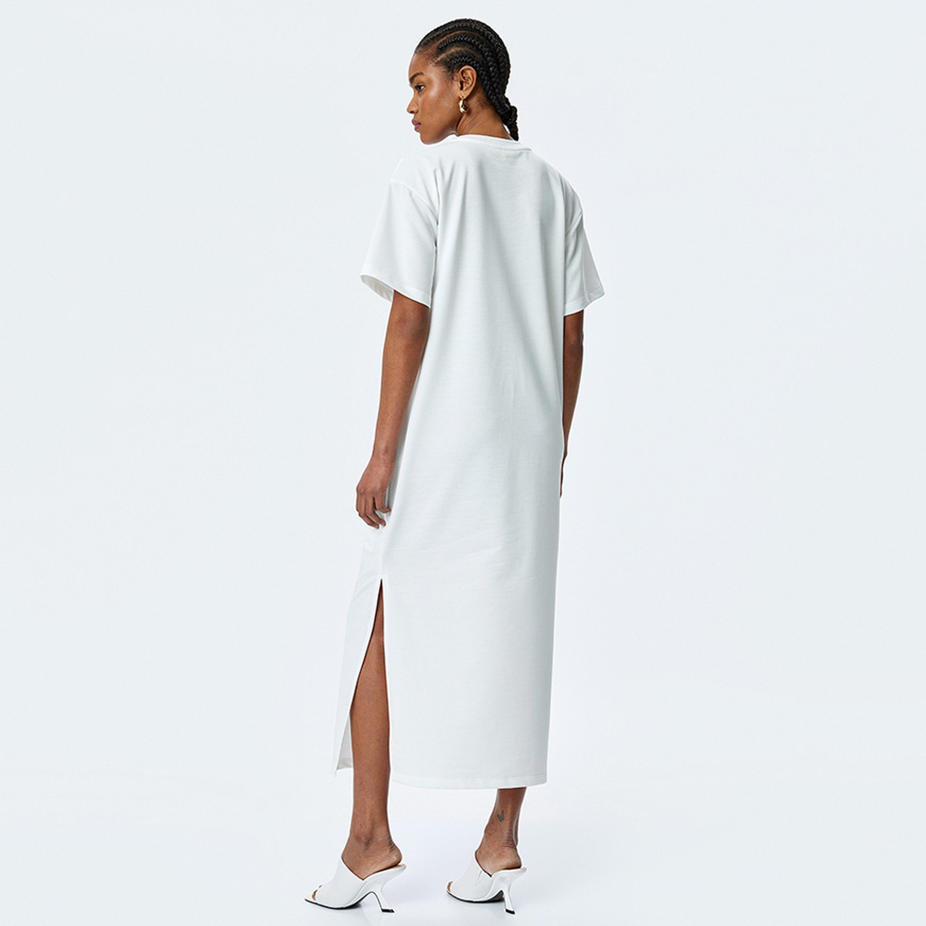 فستان ميدي نسائي بتصميم تيشيرت وطبعة زهور جرافيك باللون الأبيض من كوتون.-women-clothing-dresses-image-3