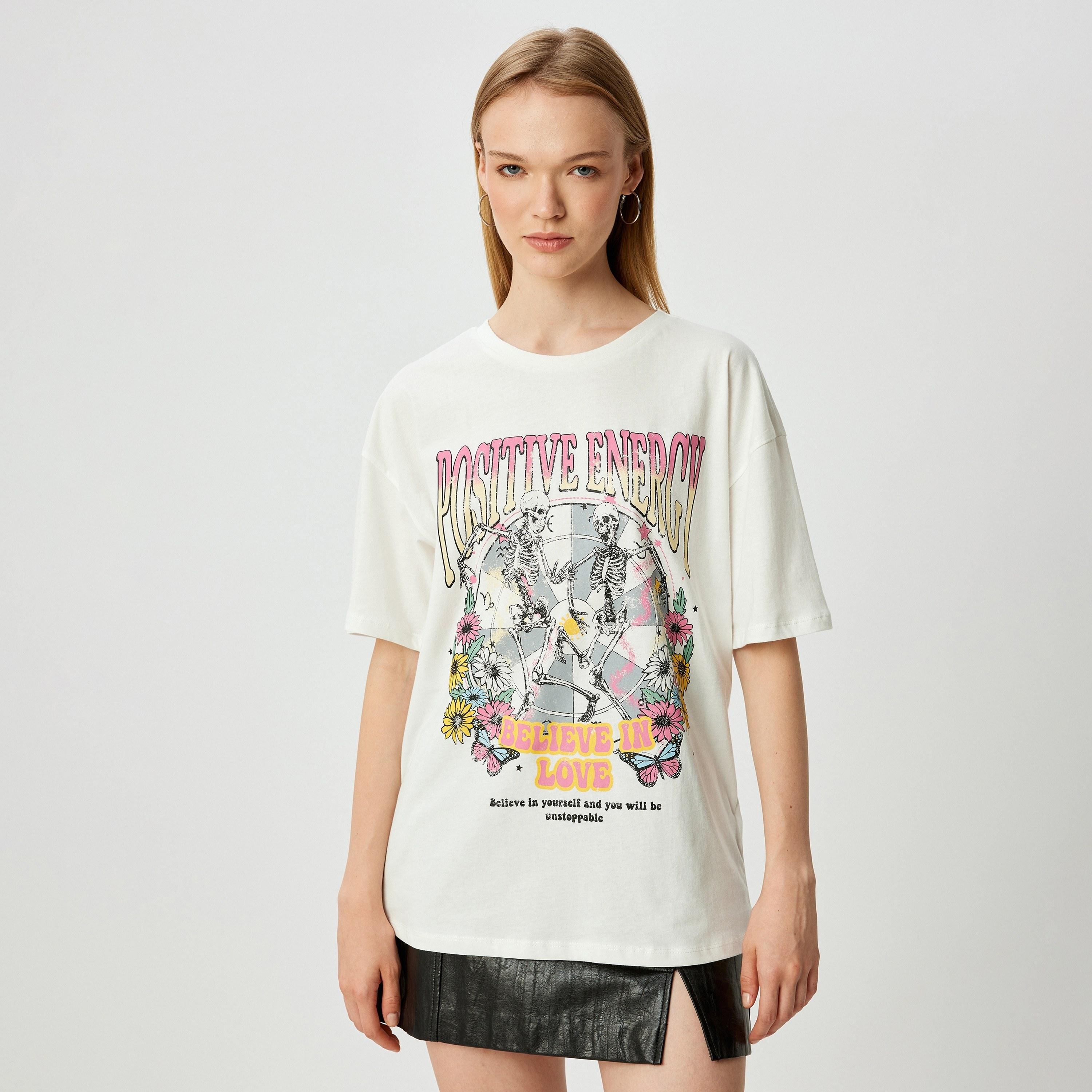 كوتون الأبيض بنقشة قطط برقبة دائرية بأكمام منخفضة وقميص نسائي-women-clothing-tshirts-image-1