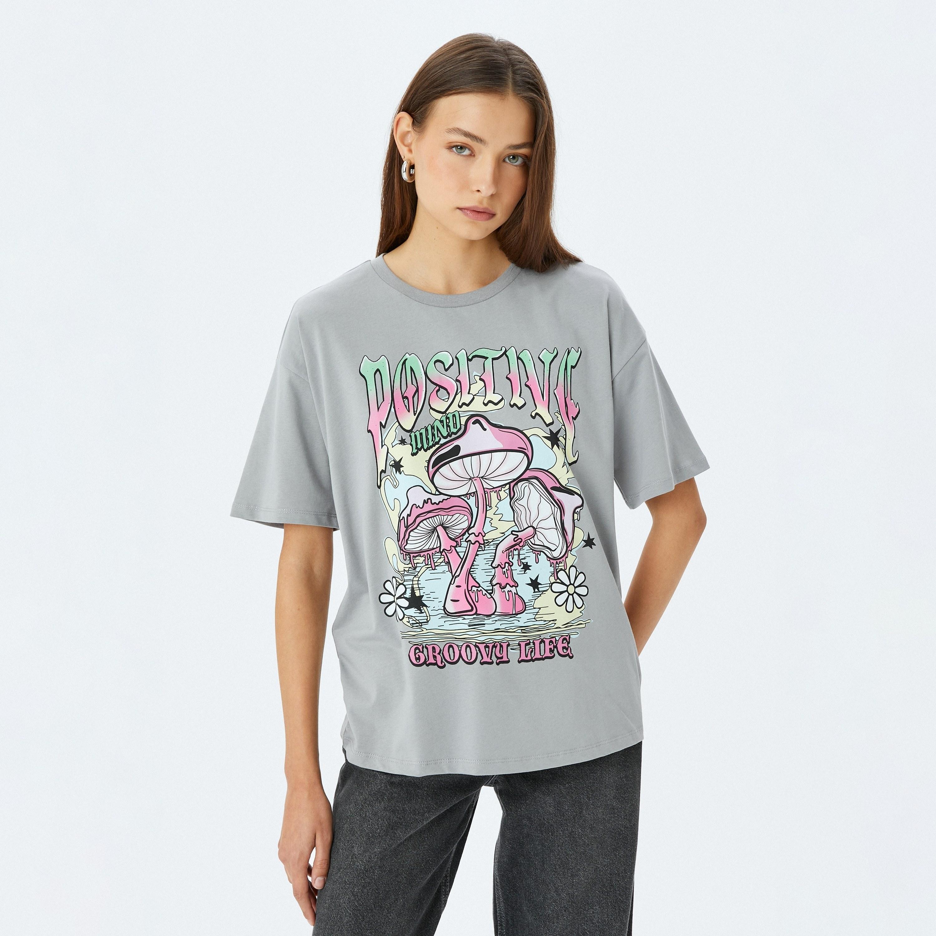 كوتون رمادي بطبعة جرافيكية بياقة دائرية بأكمام منخفضة قميص نسائي-women-clothing-tshirts-image-1