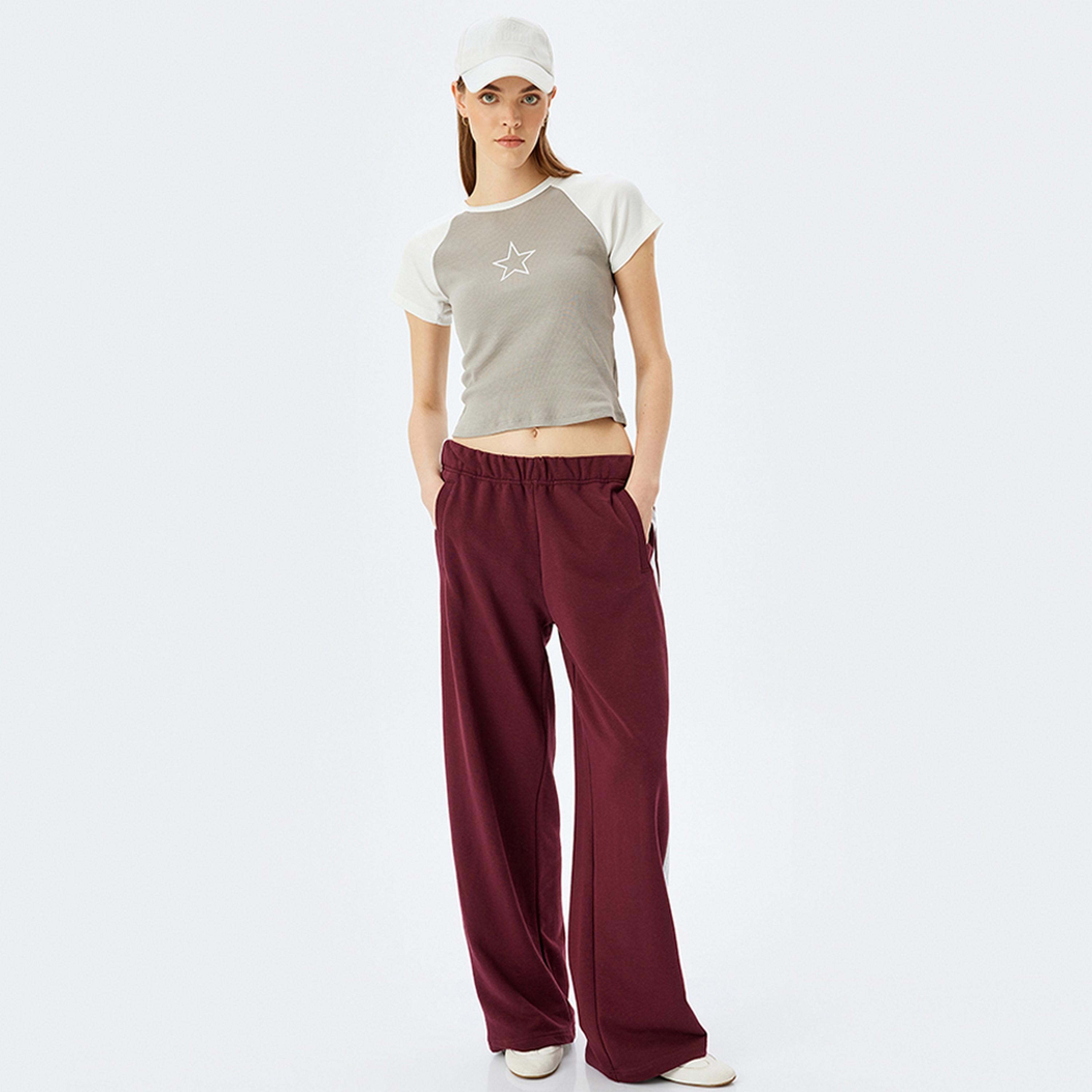 تيشيرت نسائي بأكمام قصيرة وياقة دائرية وتصميم بلونين باللون الرمادي من كوتون.-women-clothing-tshirts-image-2