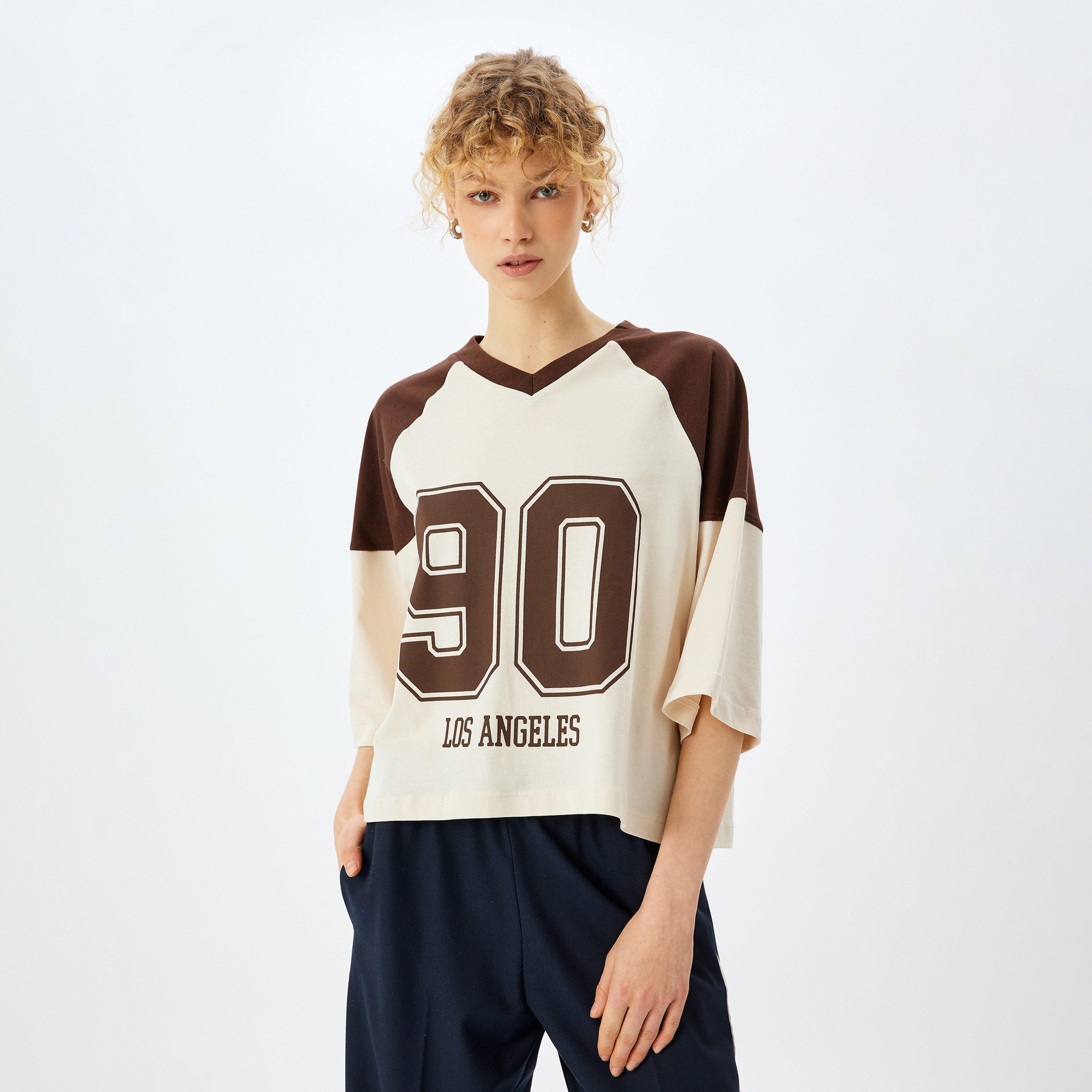 قميص نسائي بأكمام على رفقة V بلون بيج كوتون-women-clothing-tshirts-image-1