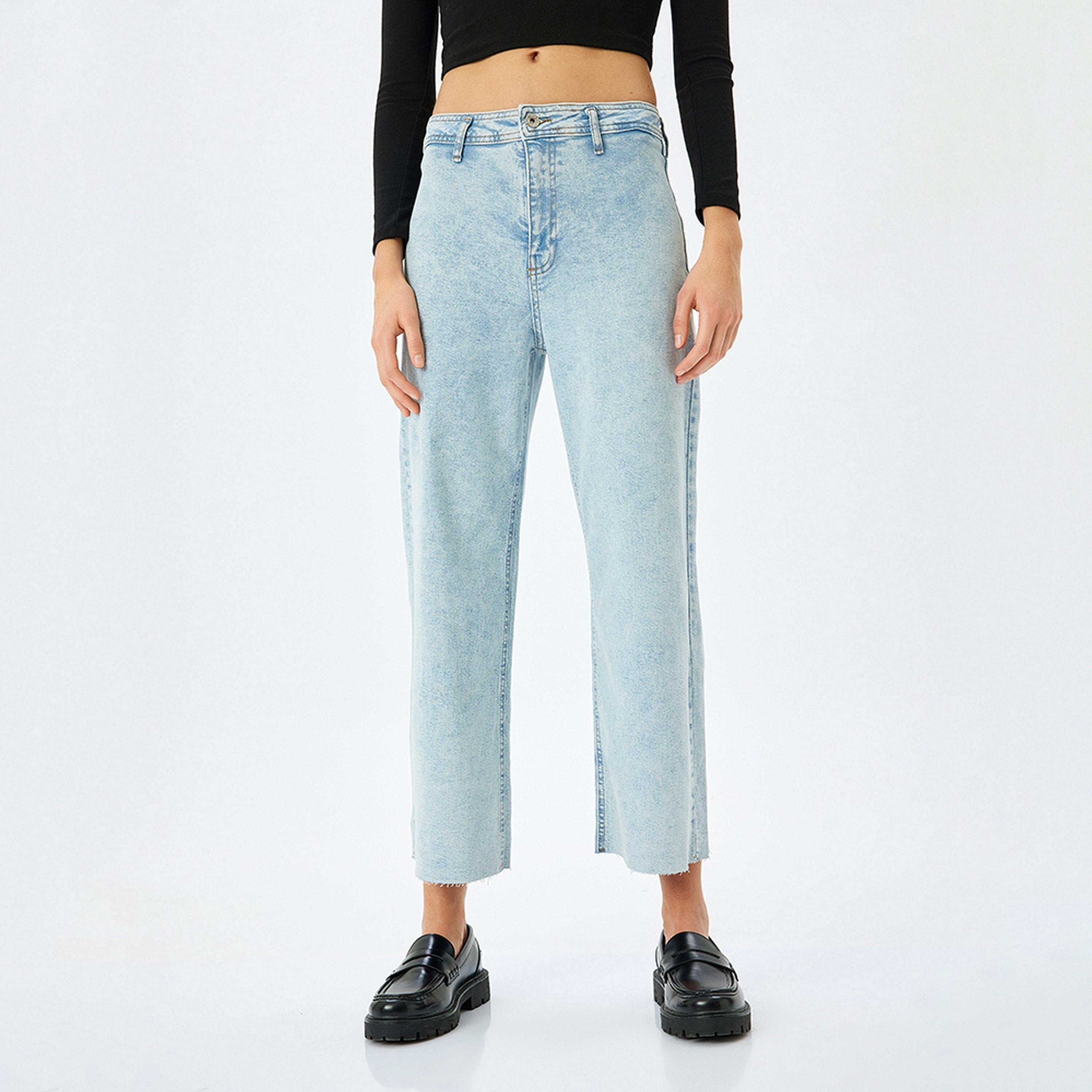 جينز نسائي بخصر عالٍ وغسيل بتصميم لوز فيت من كوتون.-women-clothing-bottoms-jeans-image-1