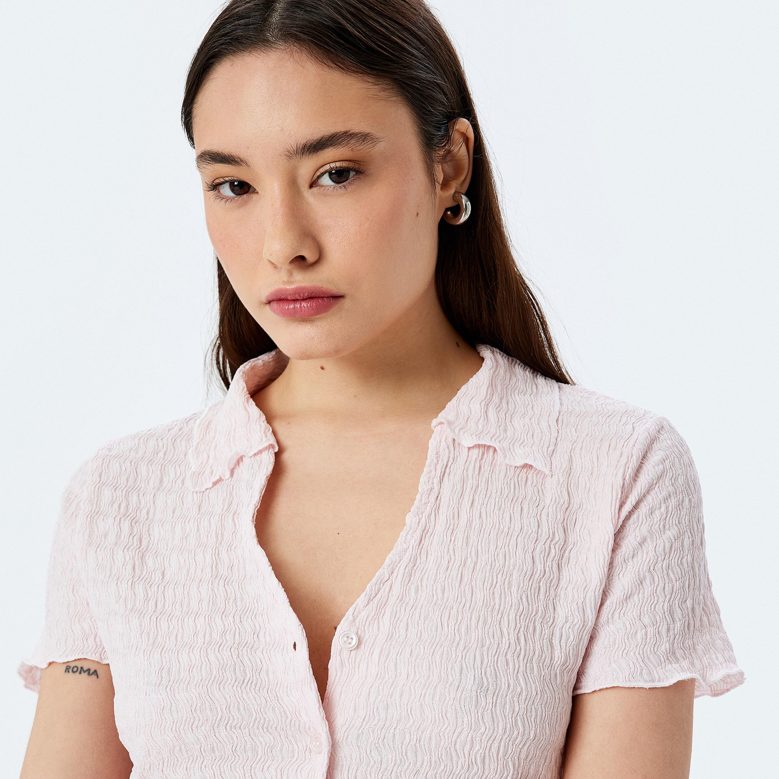 قميص نسائي بأكمام قصيرة وياقة وتصميم محكم من كوتون.-women-clothing-shirtsandblouses-shirts-image-4