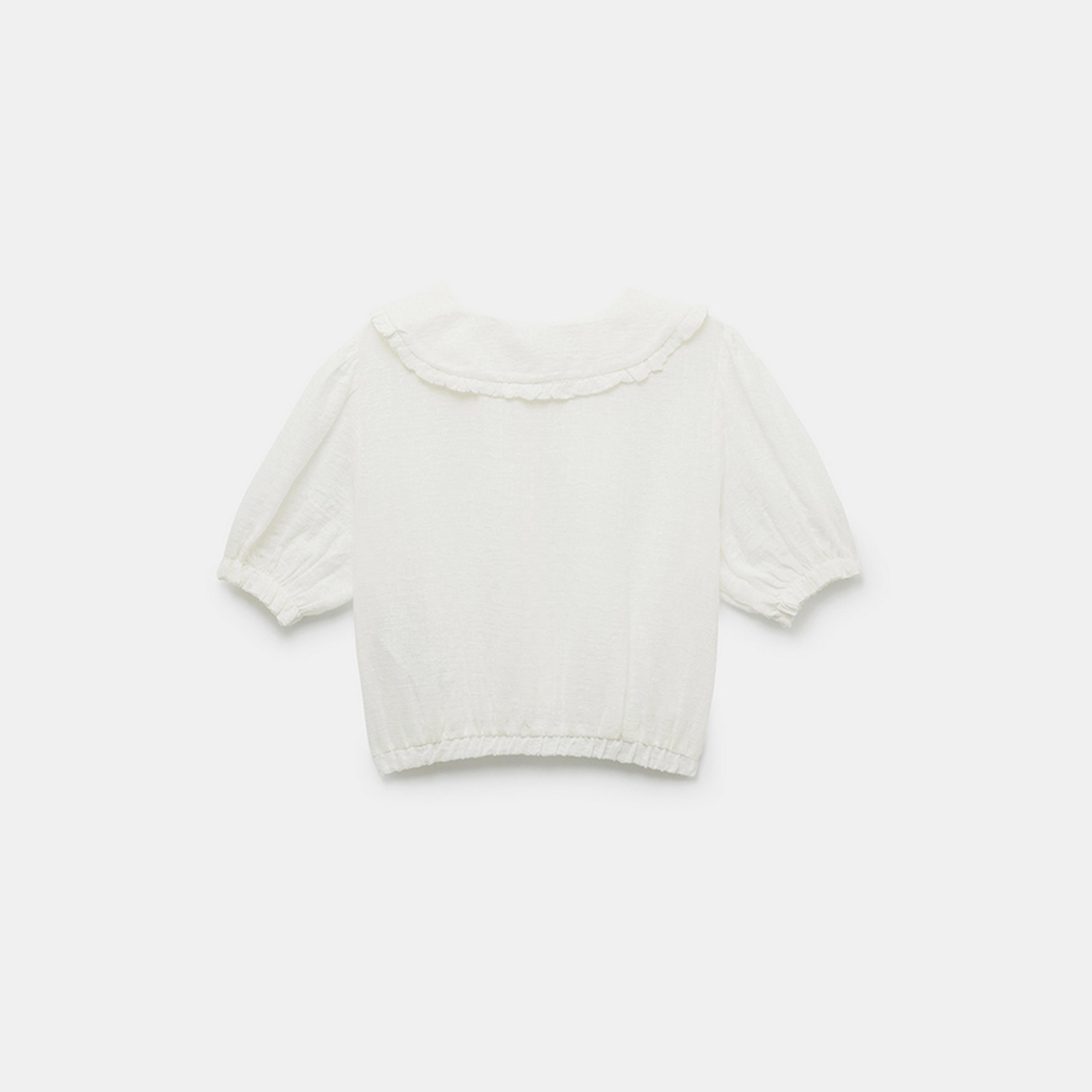 توب نسائي بأكمام بف وياقة بيتر بان باللون الأبيض من كوتون.-women-clothing-shirtsandblouses-blouses-image-5