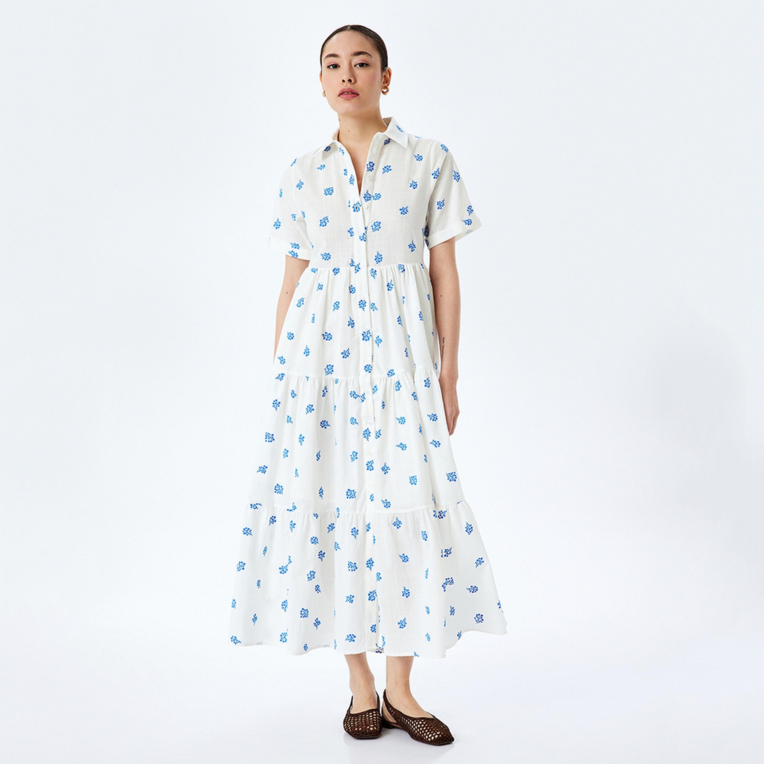 فستان ماكسي نسائي بقصة قميص وياقة من القطن وطبعة زهور باللون الأبيض من كوتون.-women-clothing-dresses-image-1