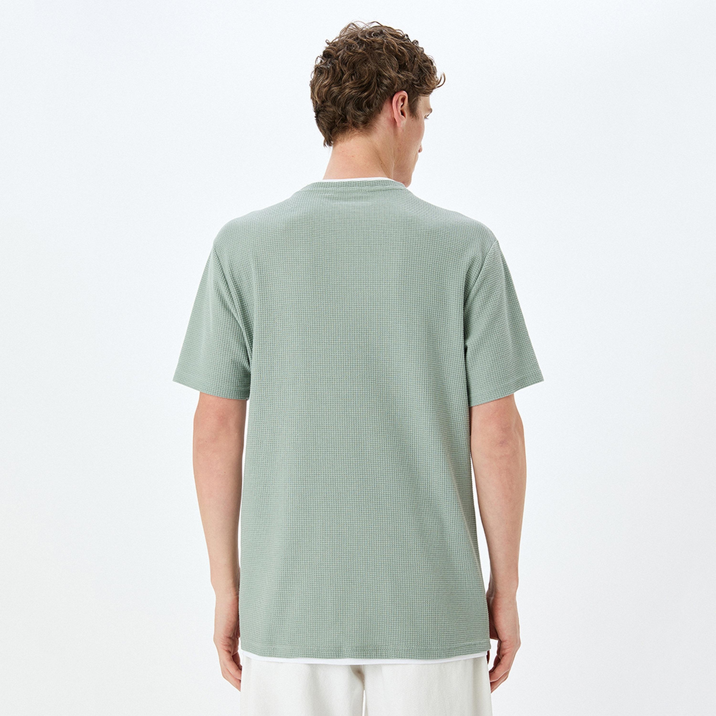 KOTON Textured Crew Neck Short Sleeves Men's T-Shirt-men-clothing-tshirtsandpolos-tshirts-image-4