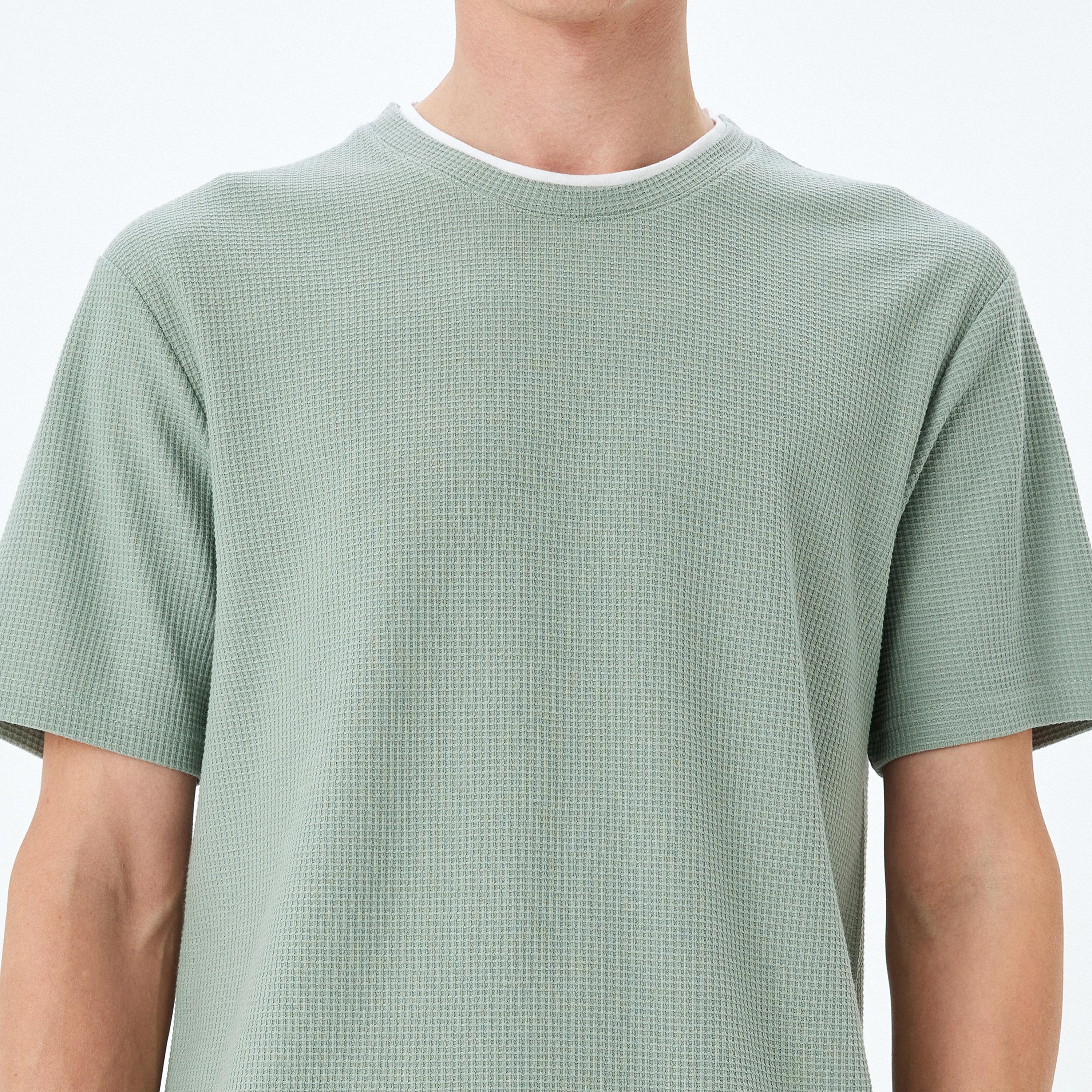 KOTON Textured Crew Neck Short Sleeves Men's T-Shirt-men-clothing-tshirtsandpolos-tshirts-image-5
