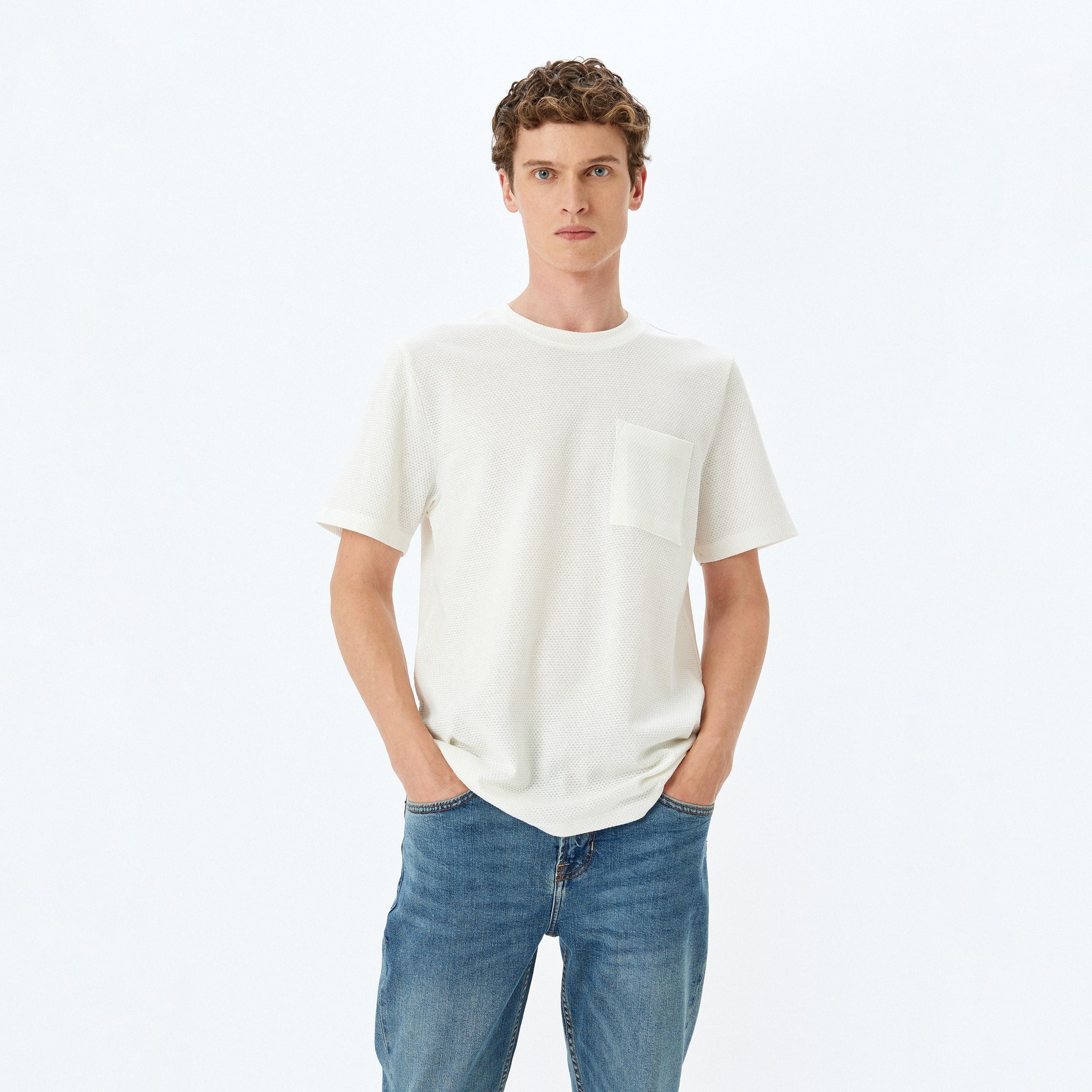 Koton Textured Crew Neck Short Sleeves Men's T-Shirt-men-clothing-tshirtsandpolos-tshirts-image-2