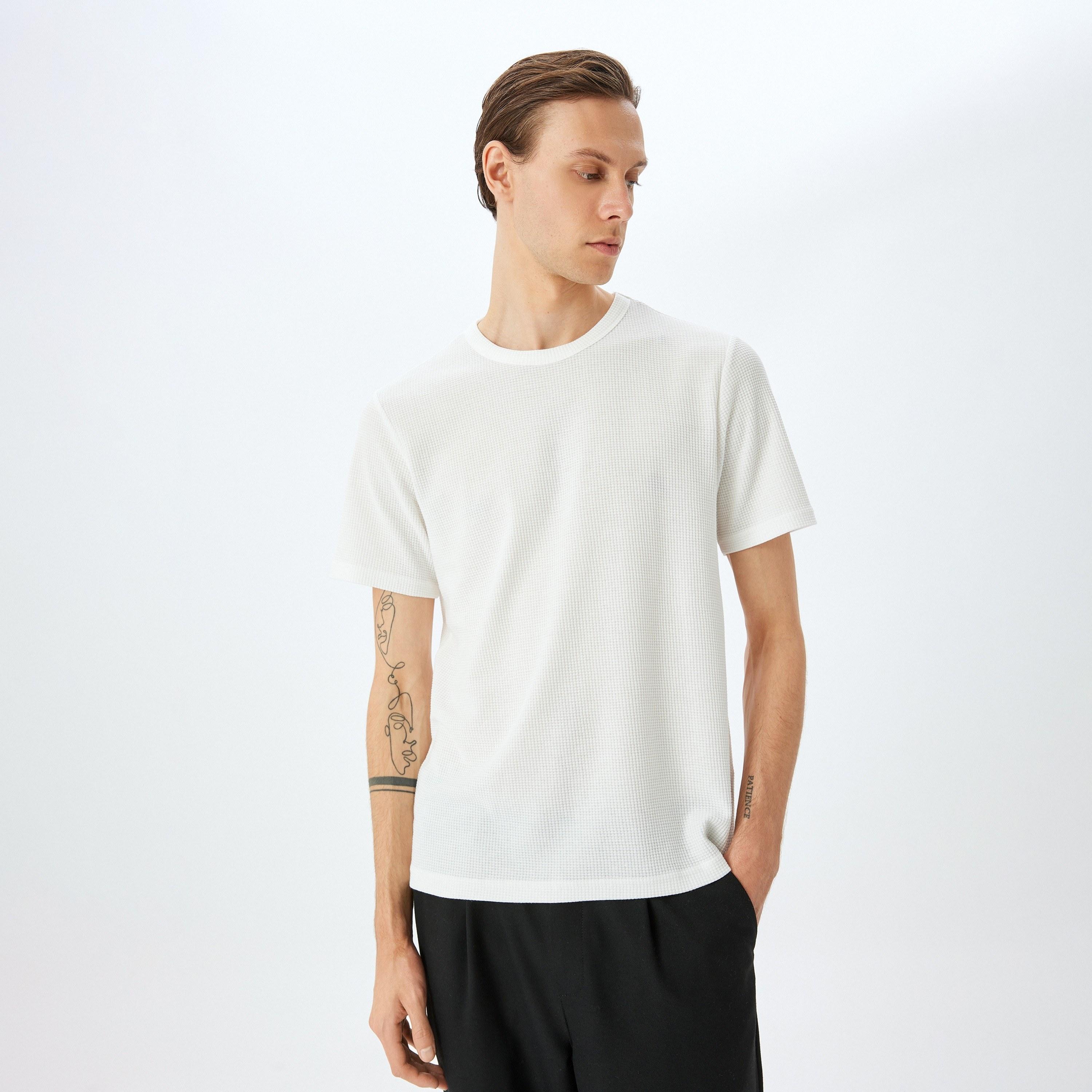Koton Textured Crew Neck Short Sleeves Men's T-Shirt-men-clothing-tshirtsandpolos-tshirts-image-1