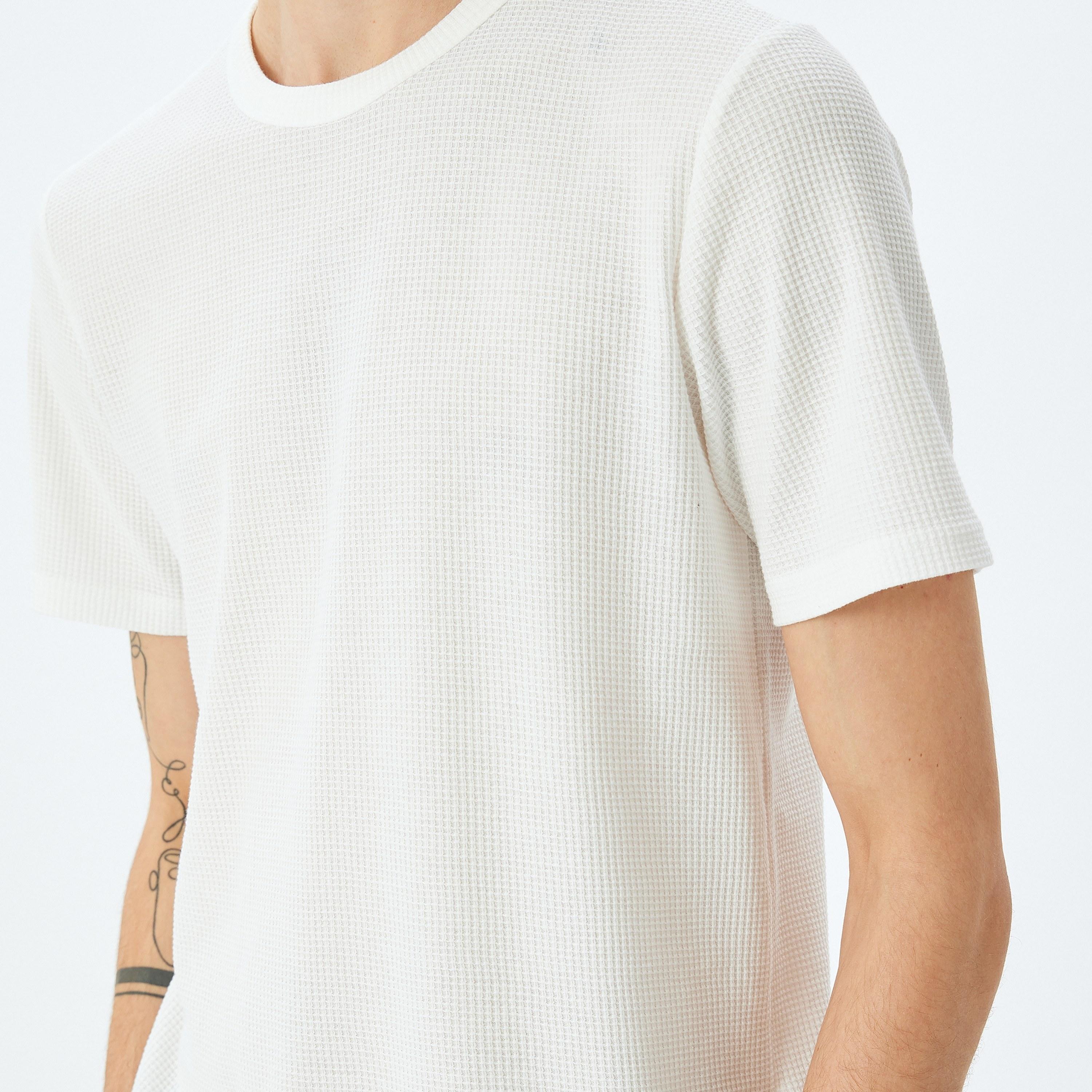 Koton Textured Crew Neck Short Sleeves Men's T-Shirt-men-clothing-tshirtsandpolos-tshirts-image-3