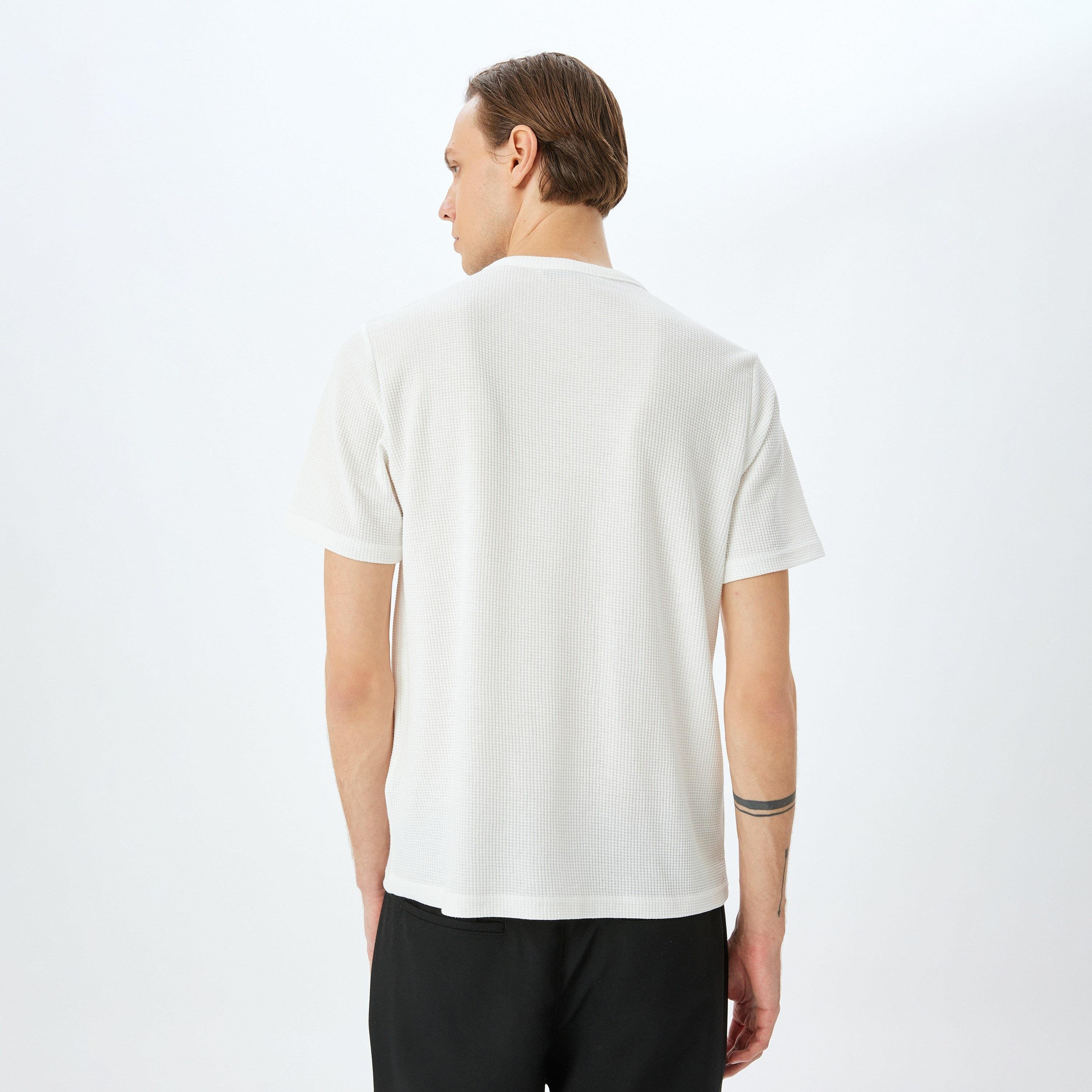 Koton Textured Crew Neck Short Sleeves Men's T-Shirt-men-clothing-tshirtsandpolos-tshirts-image-4