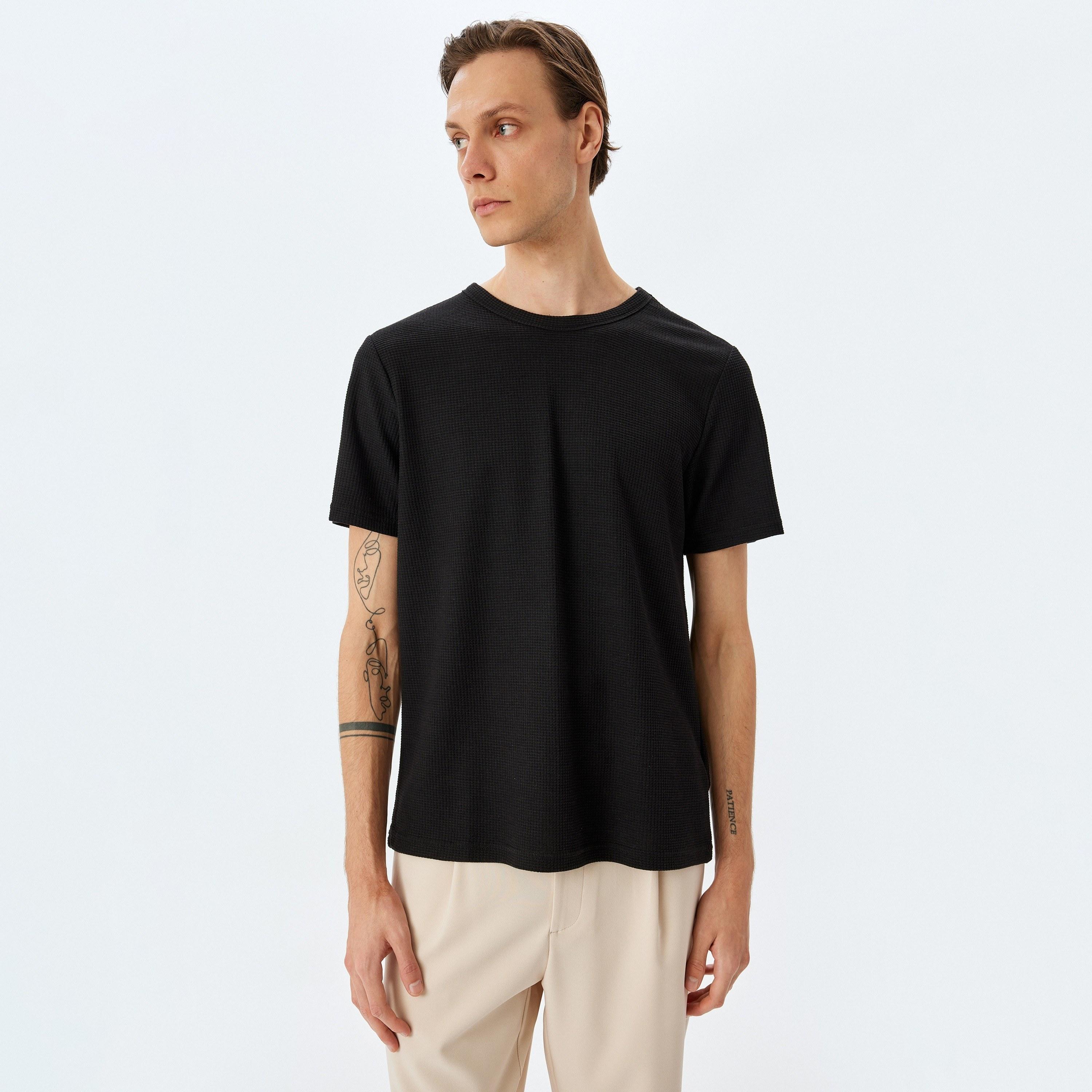 Koton Textured Crew Neck Short Sleeves Men's T-Shirt-men-clothing-tshirtsandpolos-tshirts-image-1