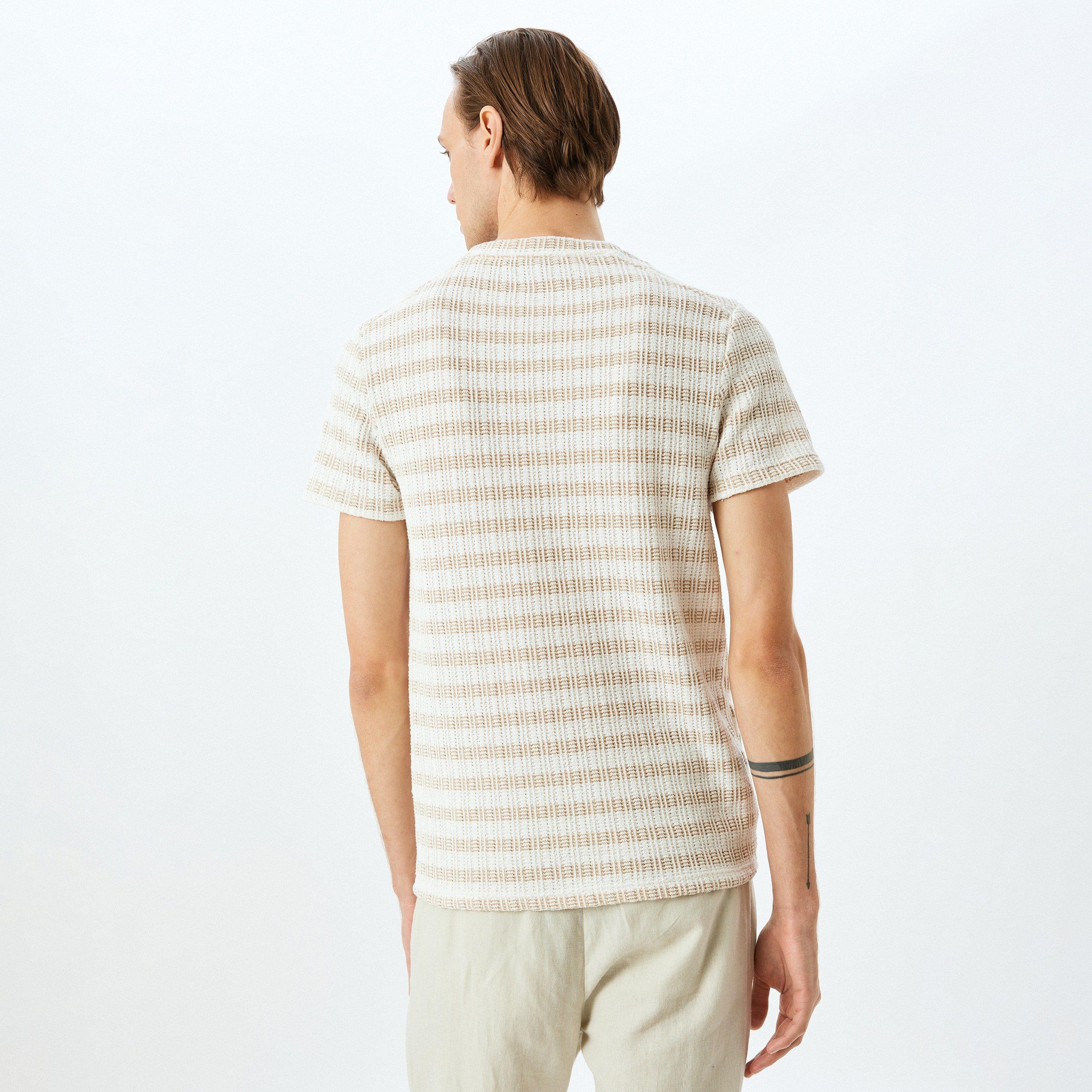 Koton Textured Crew Neck Short Sleeves Men's T-Shirt-men-clothing-tshirtsandpolos-tshirts-image-4