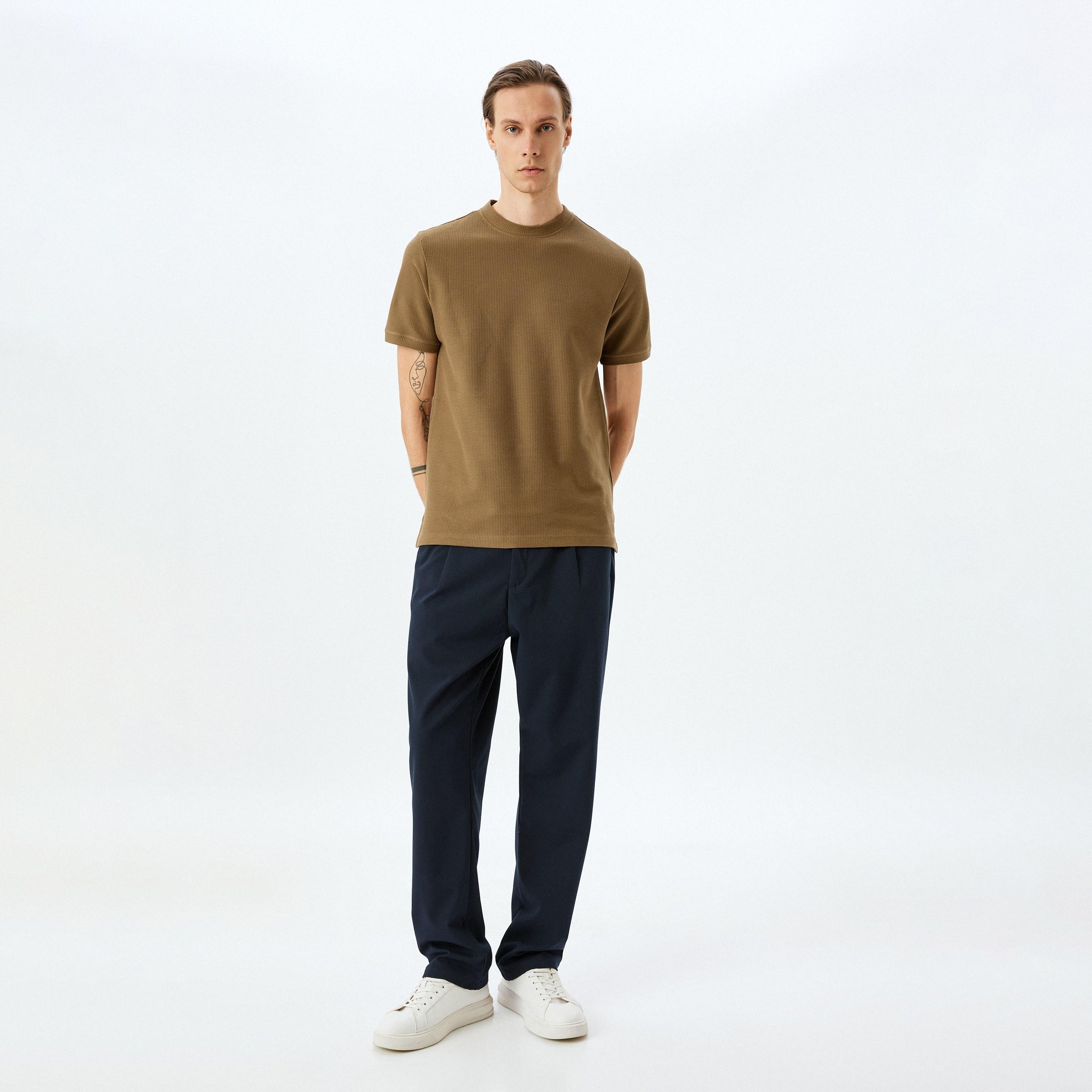 قميص كوتون ذو الياقة الدائرية بأكمام قصيرة للرجال-men-clothing-tshirtsandpolos-tshirts-image-2