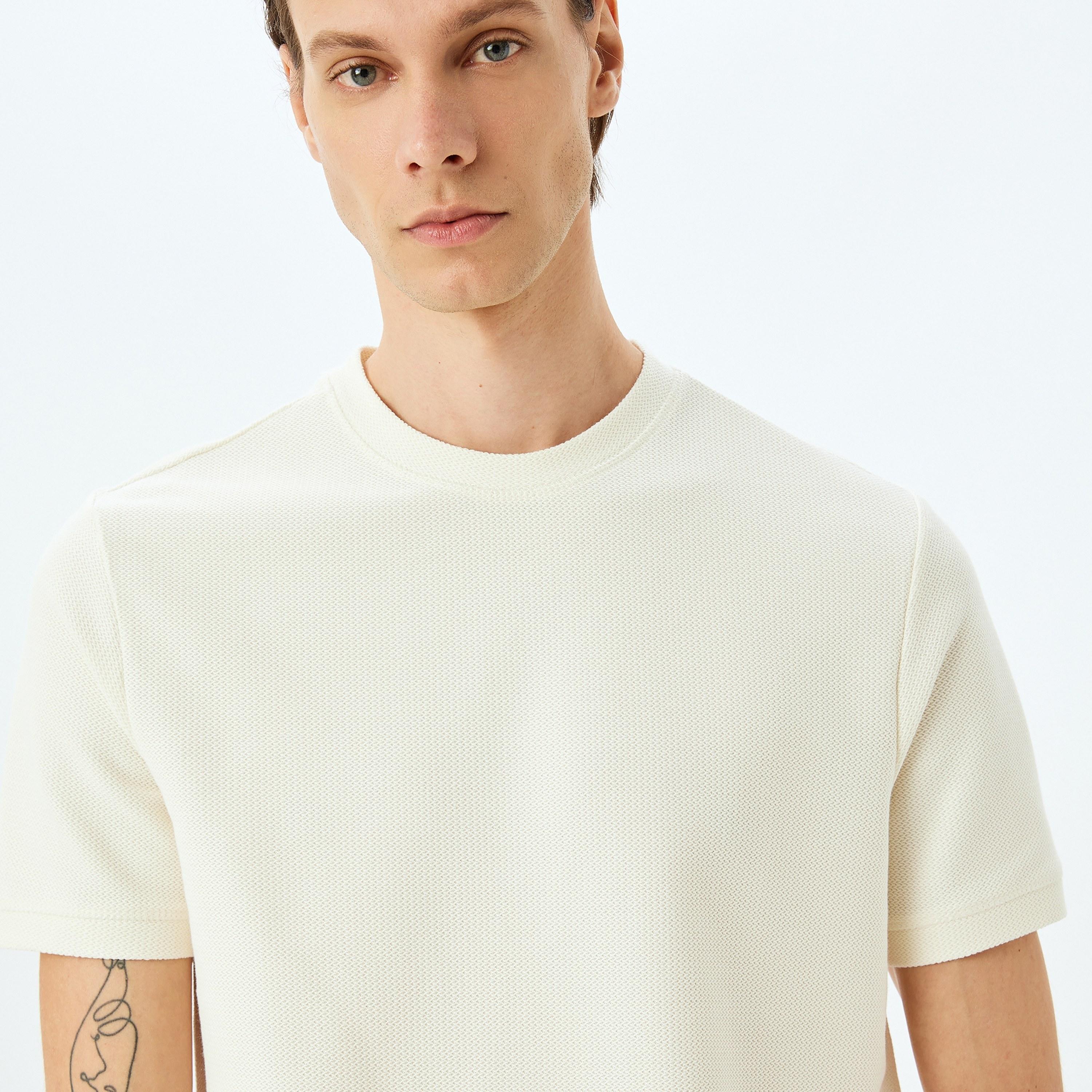Koton Textured Crew Neck Short Sleeves Men's T-Shirt-men-clothing-tshirtsandpolos-tshirts-image-2