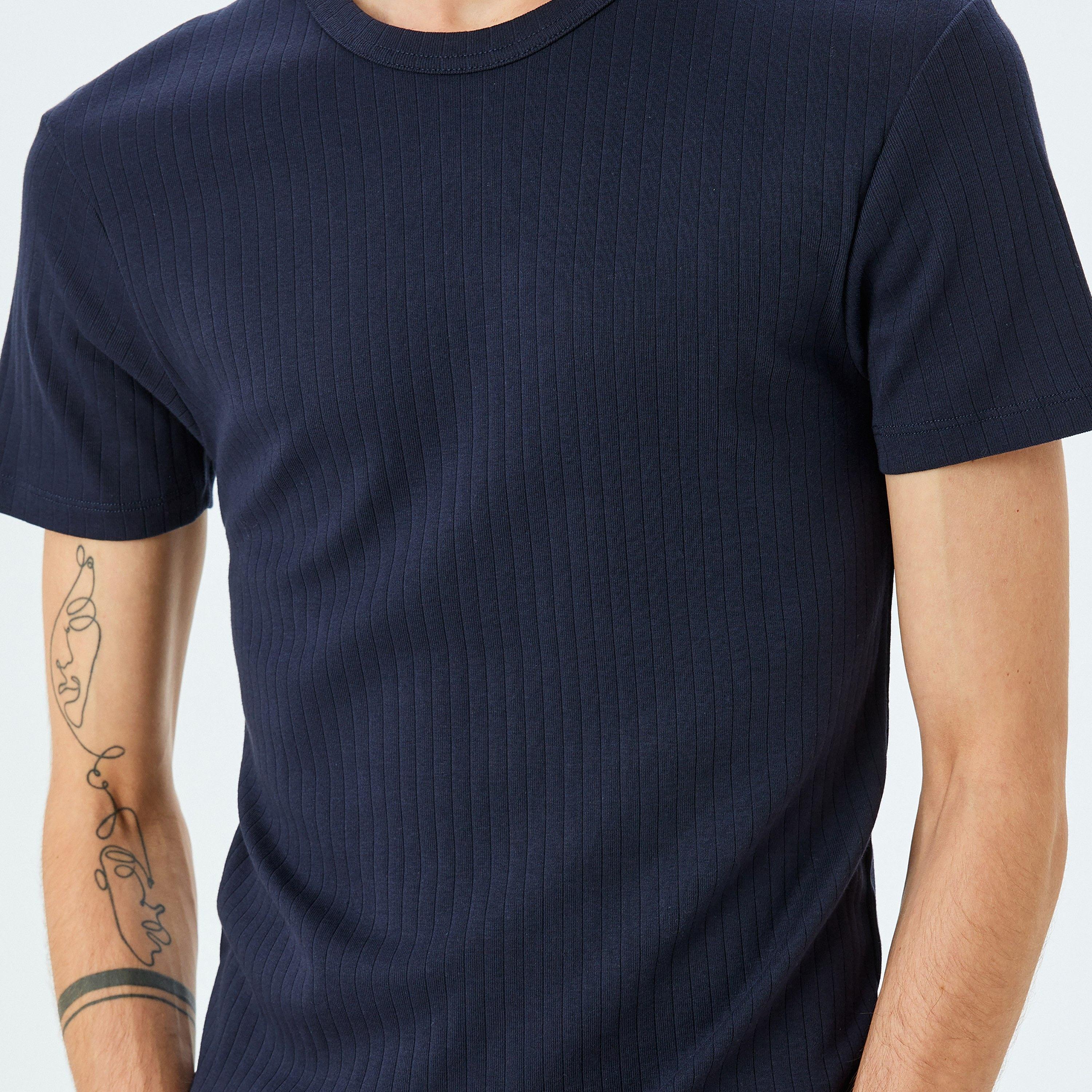 قميص كوتون ذو الياقة الدائرية بأكمام قصيرة للرجال-men-clothing-tshirtsandpolos-tshirts-image-4
