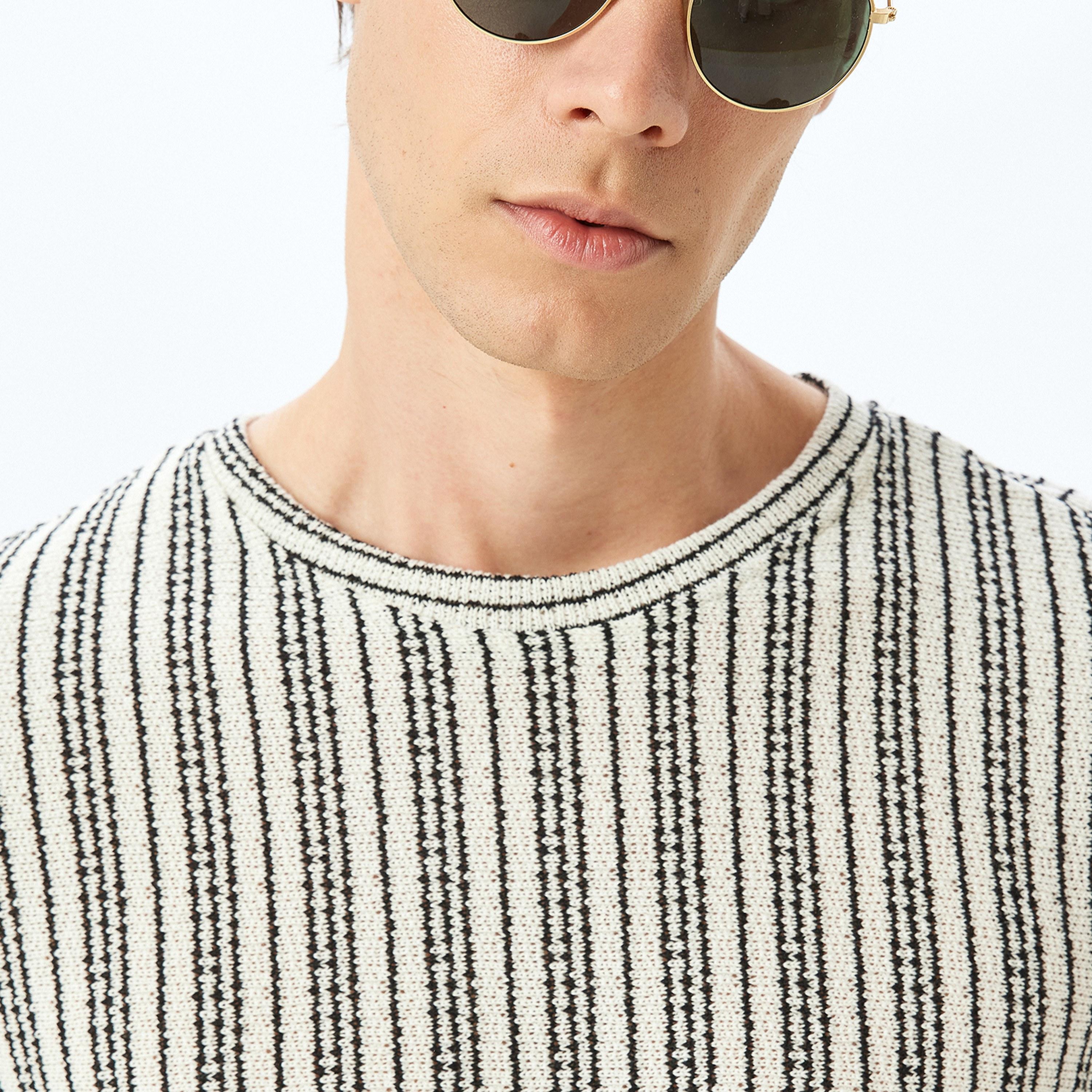 KOTON Textured Crew Neck Short Sleeves Men's T-Shirt-men-clothing-tshirtsandpolos-tshirts-image-3