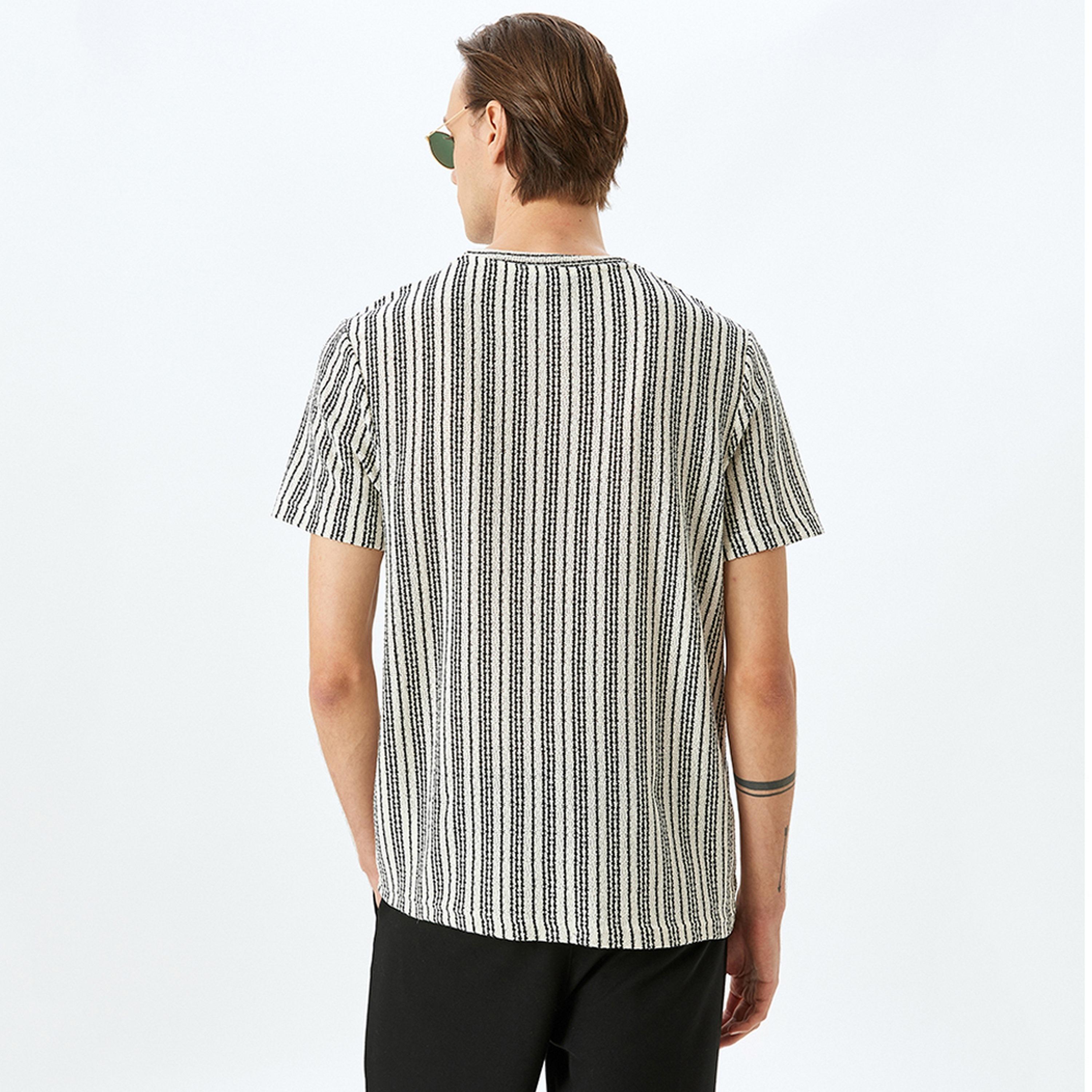 KOTON Textured Crew Neck Short Sleeves Men's T-Shirt-men-clothing-tshirtsandpolos-tshirts-image-4