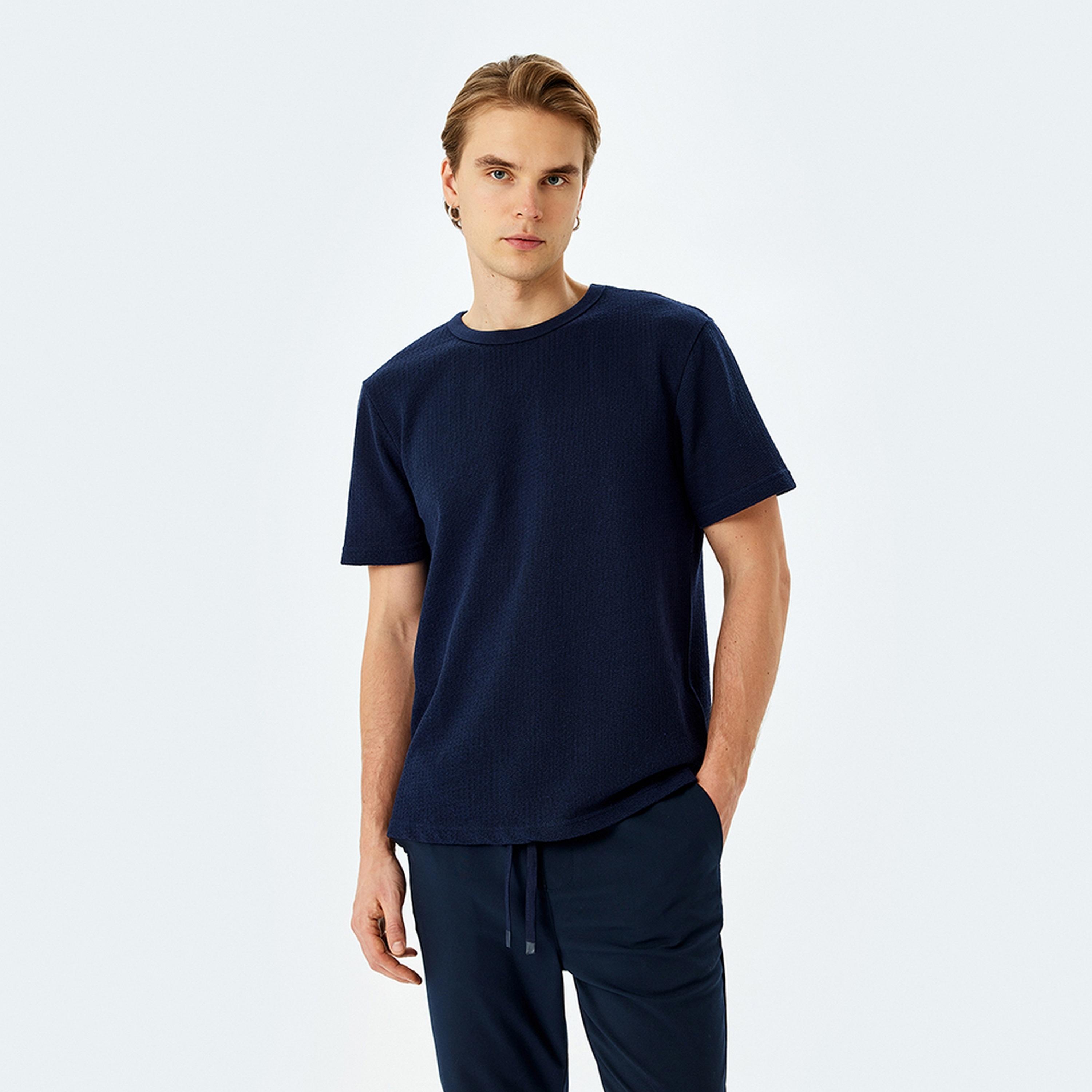KOTON Textured Crew Neck Short Sleeves Men's T-Shirt-men-clothing-tshirtsandpolos-tshirts-image-2