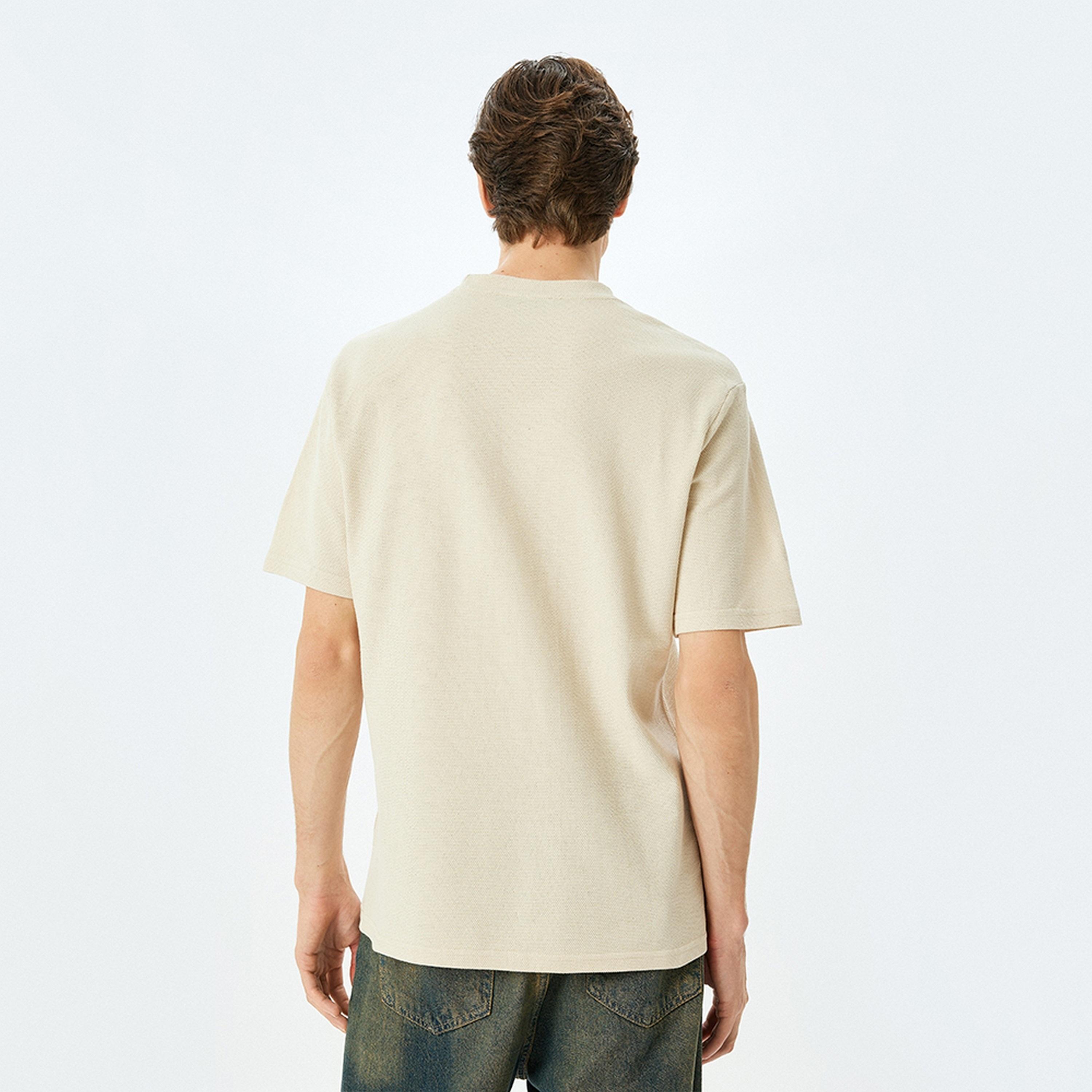 تيشيرت رجالي بأكمام قصيرة وياقة دائرية وتصميم محكم من كوتون.-men-clothing-tshirtsandpolos-tshirts-image-4