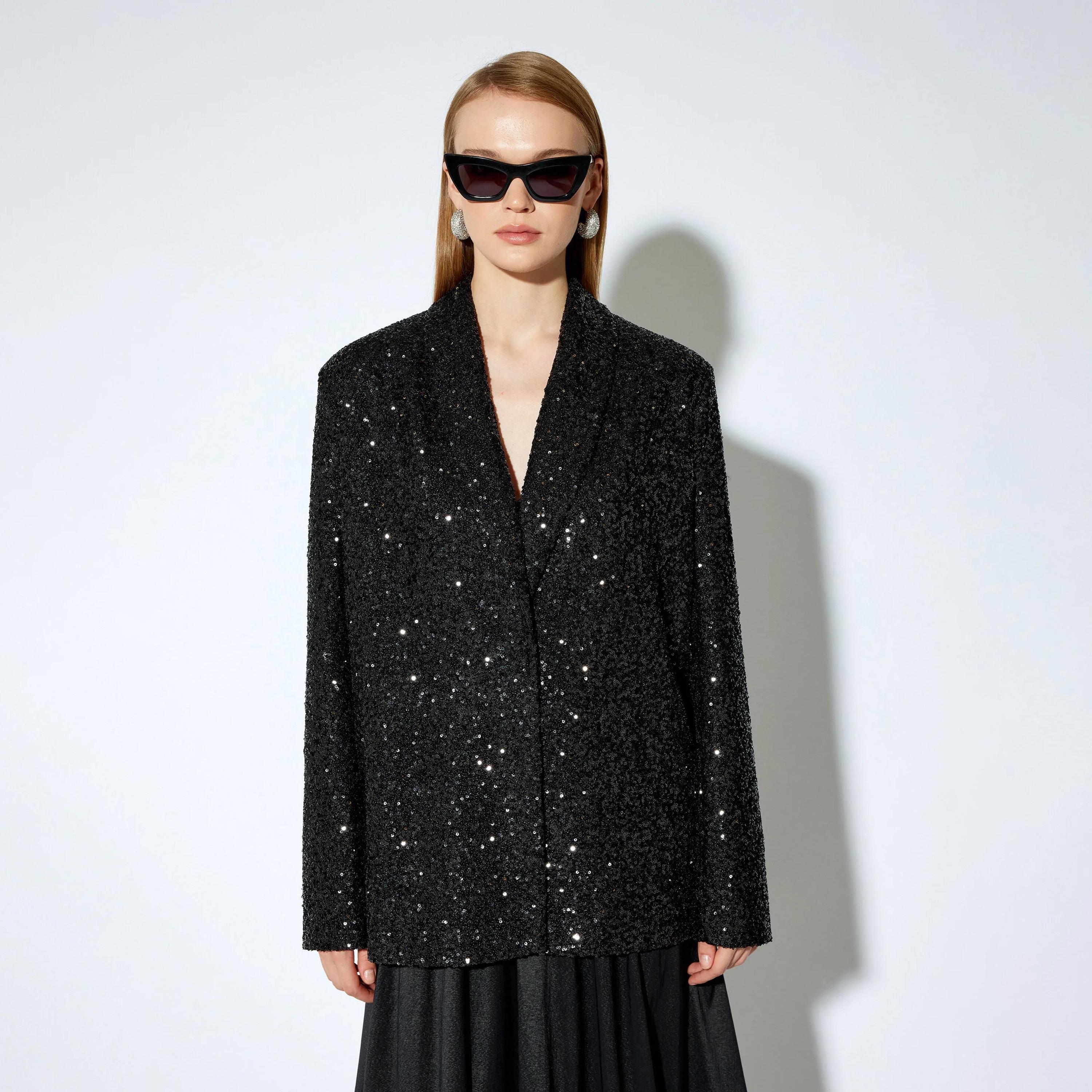 بليزر نسائي مزدوج الصدر بياقة طية صدر مزينة بالترتر باللون الأسود من كوتون-women-clothing-coatsandjackets-blazers-image-1