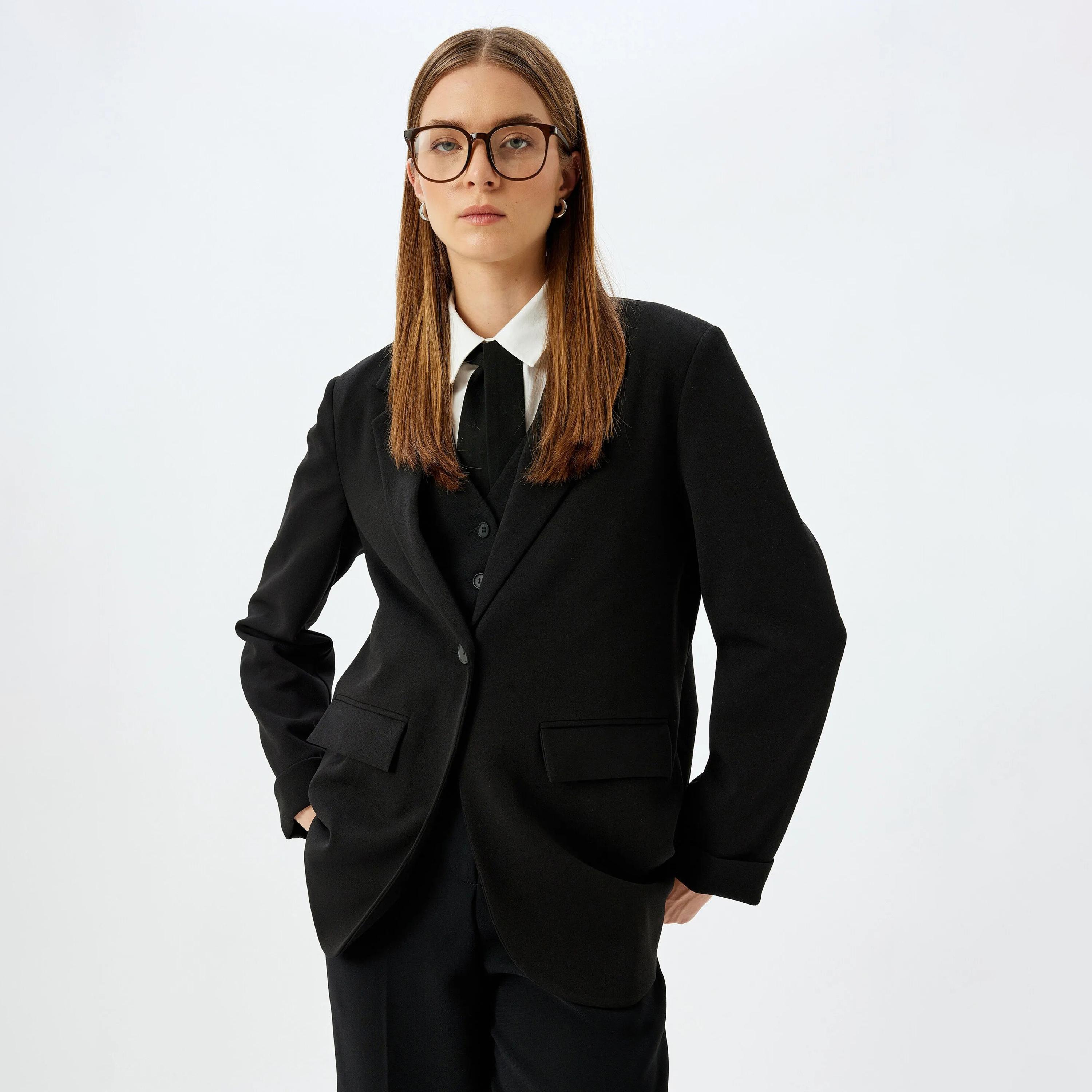 بليزر نسائي أسود اللون ذو ياقة صدر واحدة من كوتون-women-clothing-coatsandjackets-blazers-image-37