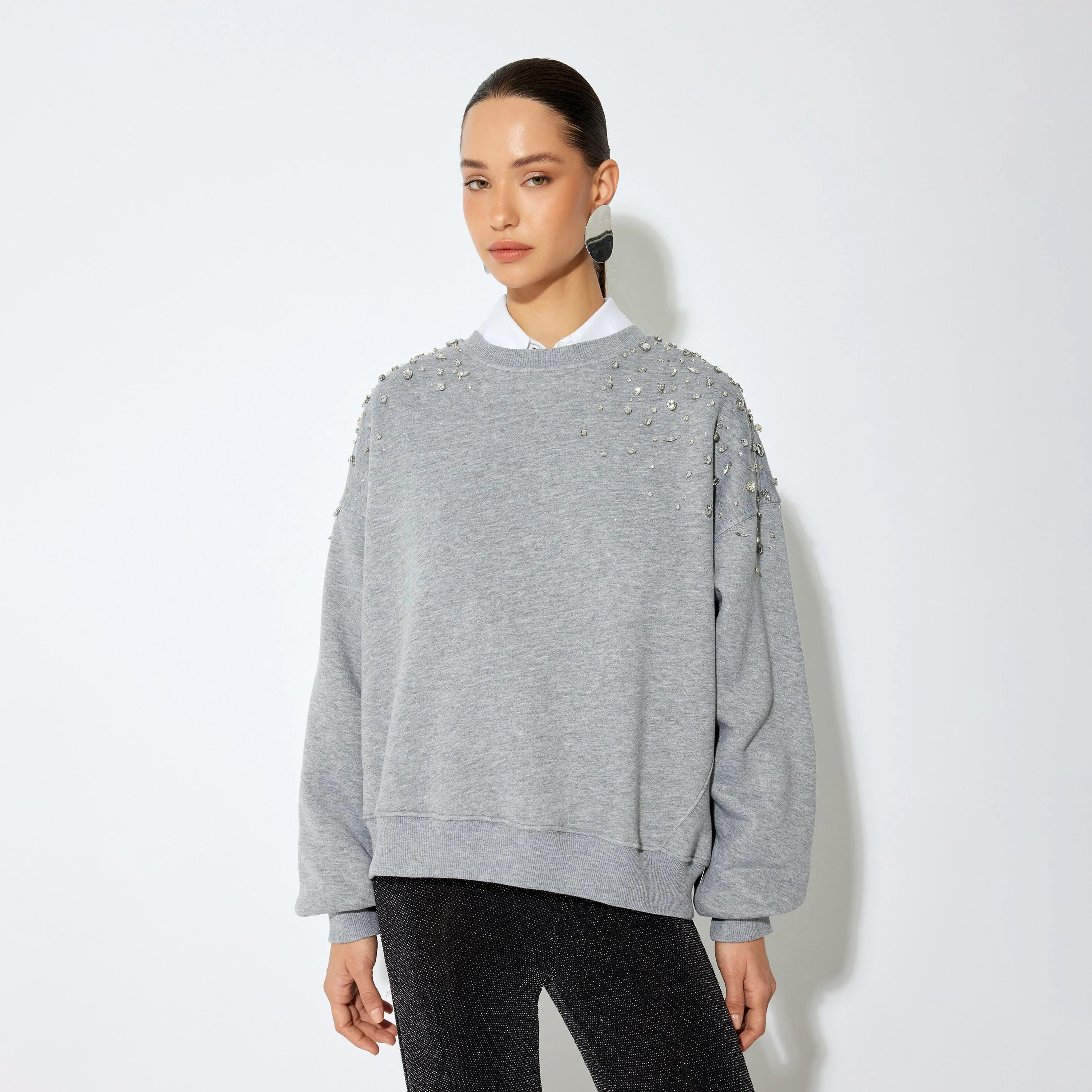 سويت شيرت نسائي بأكمام منسدلة مزين بالكريستال وأحجار الراين باللون الرمادي من كوتون-women-clothing-hoodiesandsweatshirts-sweatshirts-image-1