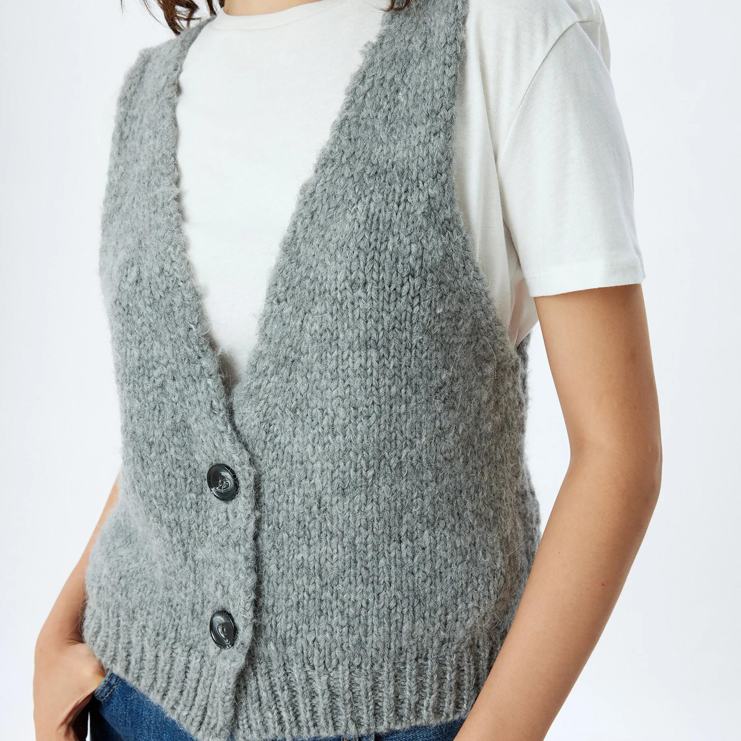 سترة نسائية محبوكة باللون الرمادي من كوتون-women-winterwear-coatsandjackets-waistcoats-image-4