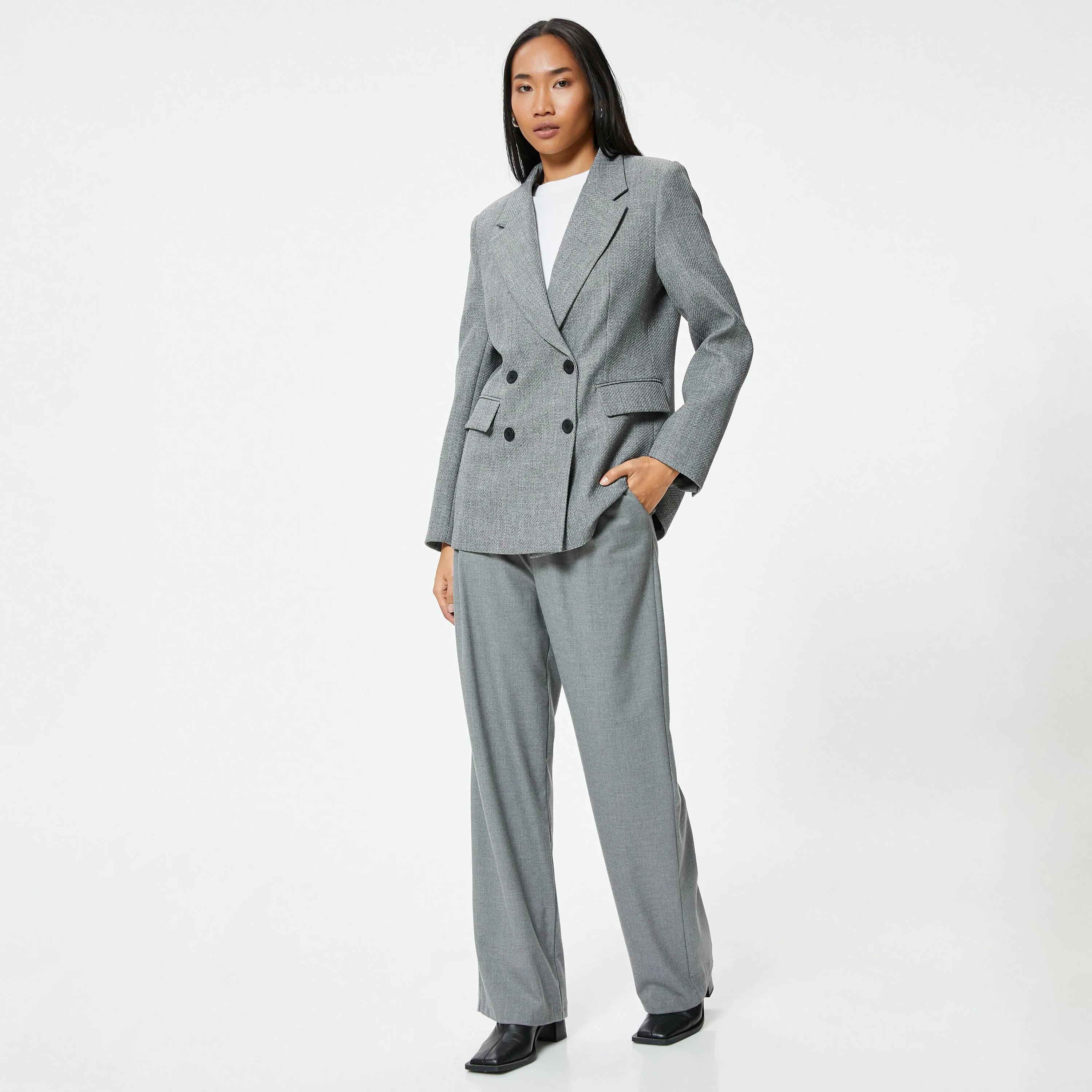 بليزر نسائي رمادي اللون ذو ياقة مطوية وصدر مزدوج من كوتون-women-clothing-coatsandjackets-blazers-image-2