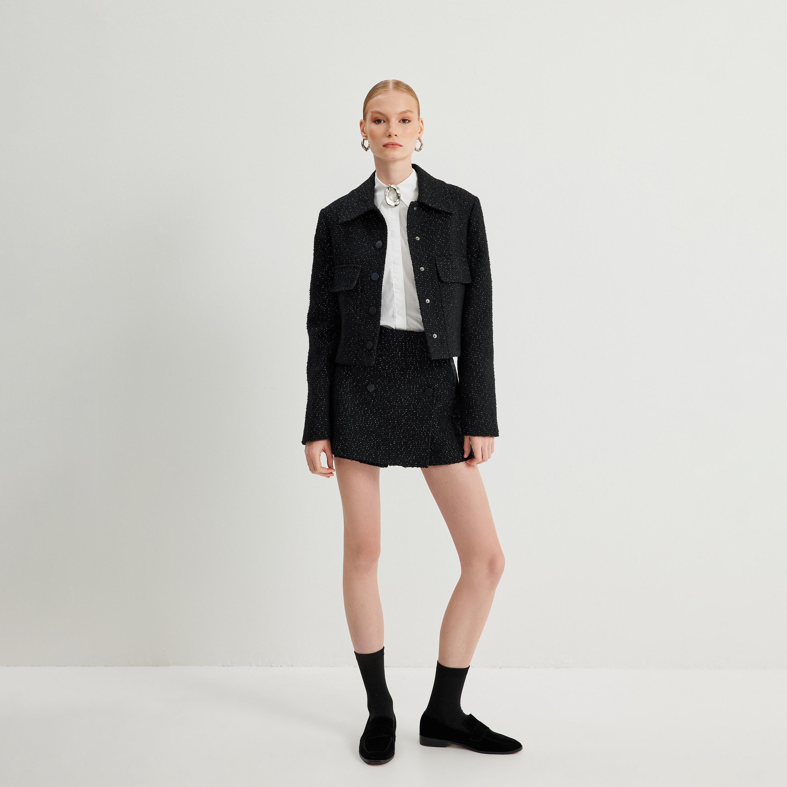 جاكيت كروپ تويد نسائي بياقة قميص بلون أسود من كوتون-women-winterwear-coatsandjackets-jackets-image-2
