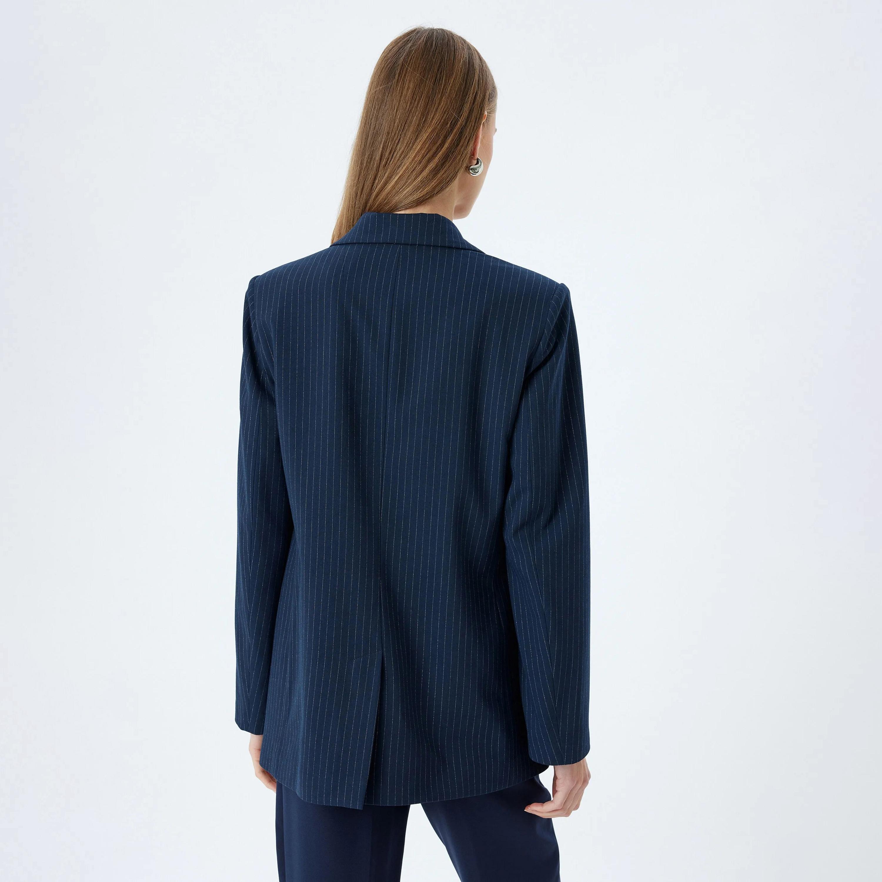 سترة نسائية مخططة باللون الأزرق مع ياقة على شكل صدر واحد من كوتون-women-clothing-coatsandjackets-blazers-image-3