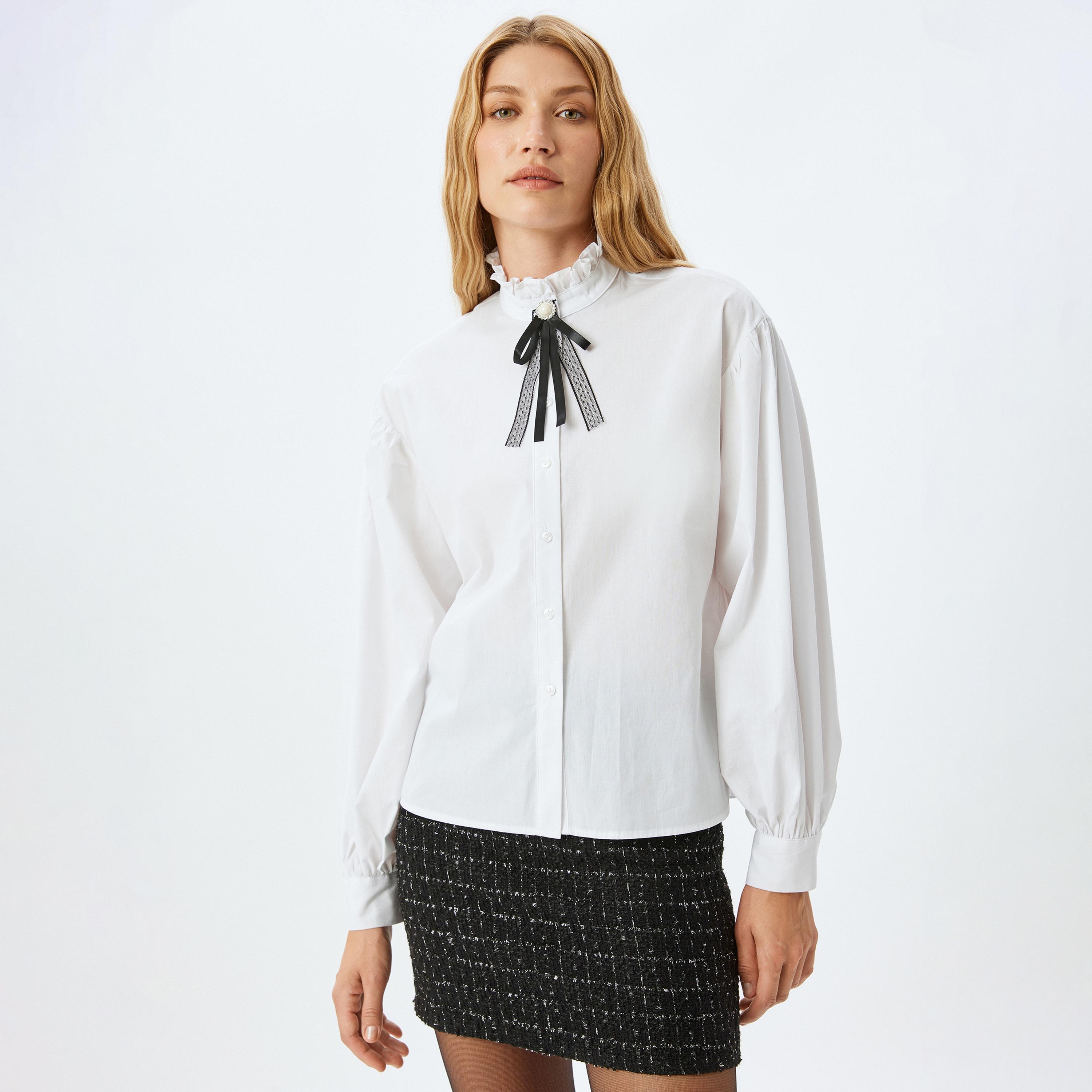 قميص قطن نسائي بياقة مكشكشة وأكمام منفوخة بلون أبيض من كوتون-women-clothing-shirtsandblouses-shirts-image-1