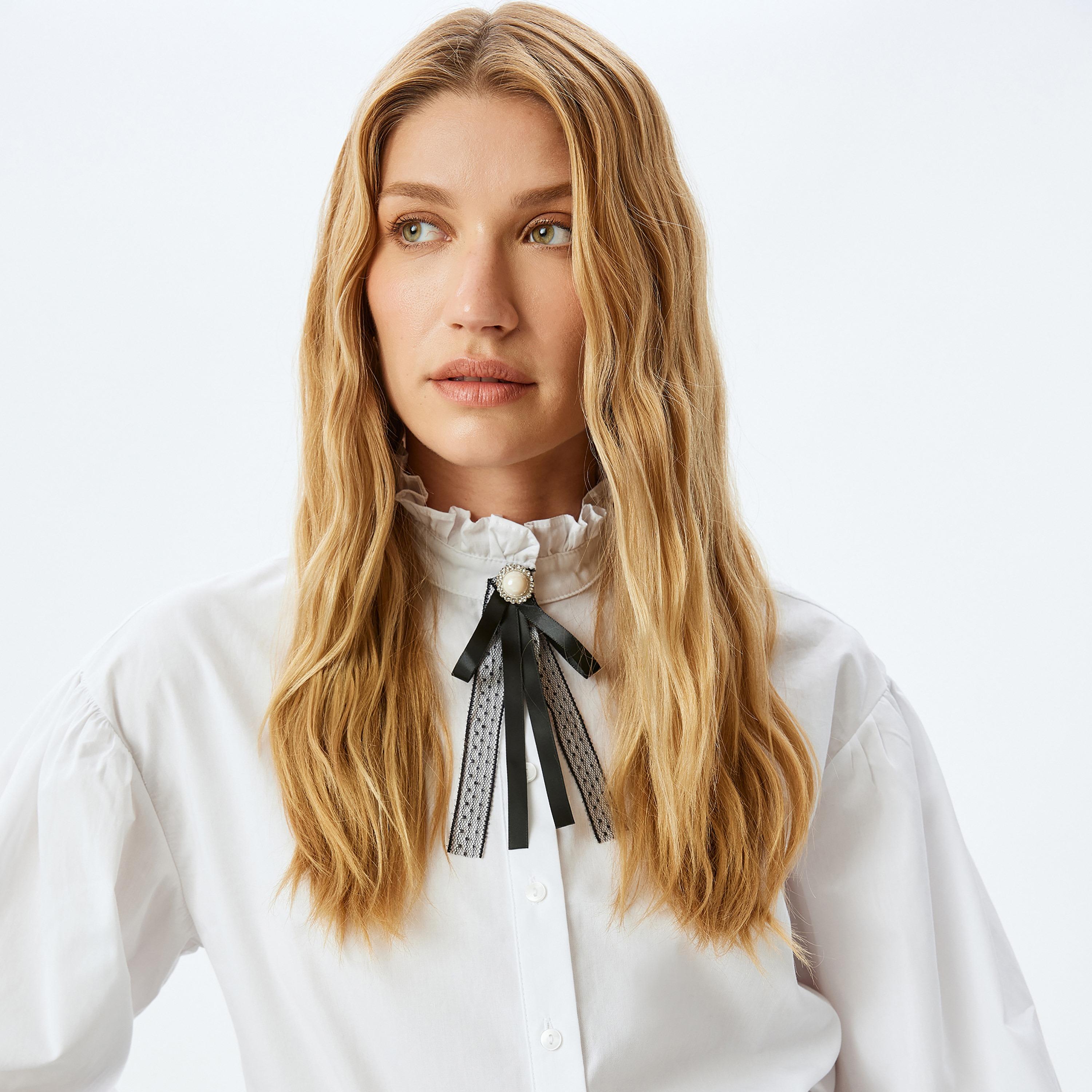 قميص قطن نسائي بياقة مكشكشة وأكمام منفوخة بلون أبيض من كوتون-women-clothing-shirtsandblouses-shirts-image-4