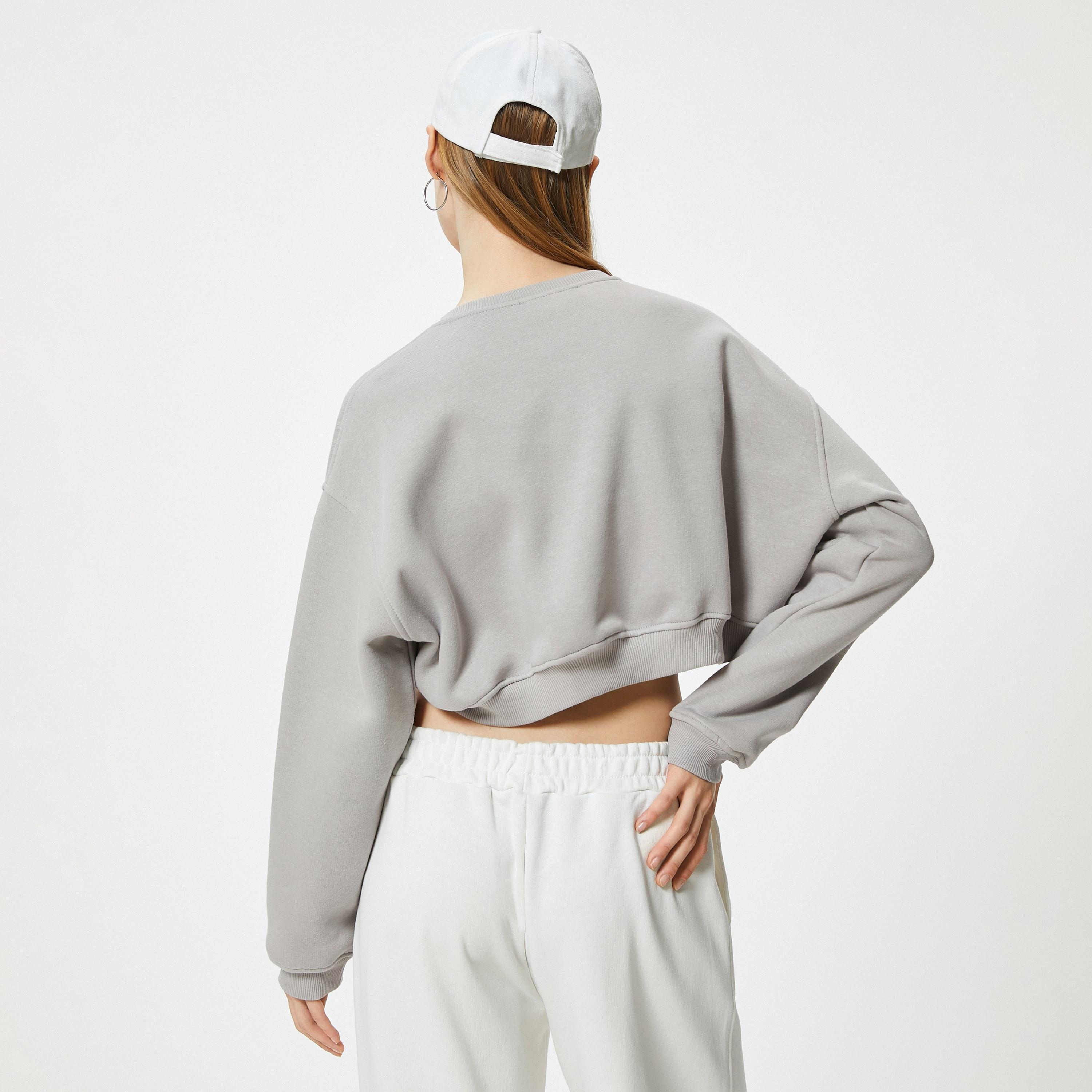 KOTON Grey Embossed Text Dropped Sleeves Women's Cropped Sweatshirt-women-clothing-hoodiesandsweatshirts-sweatshirts-image-3