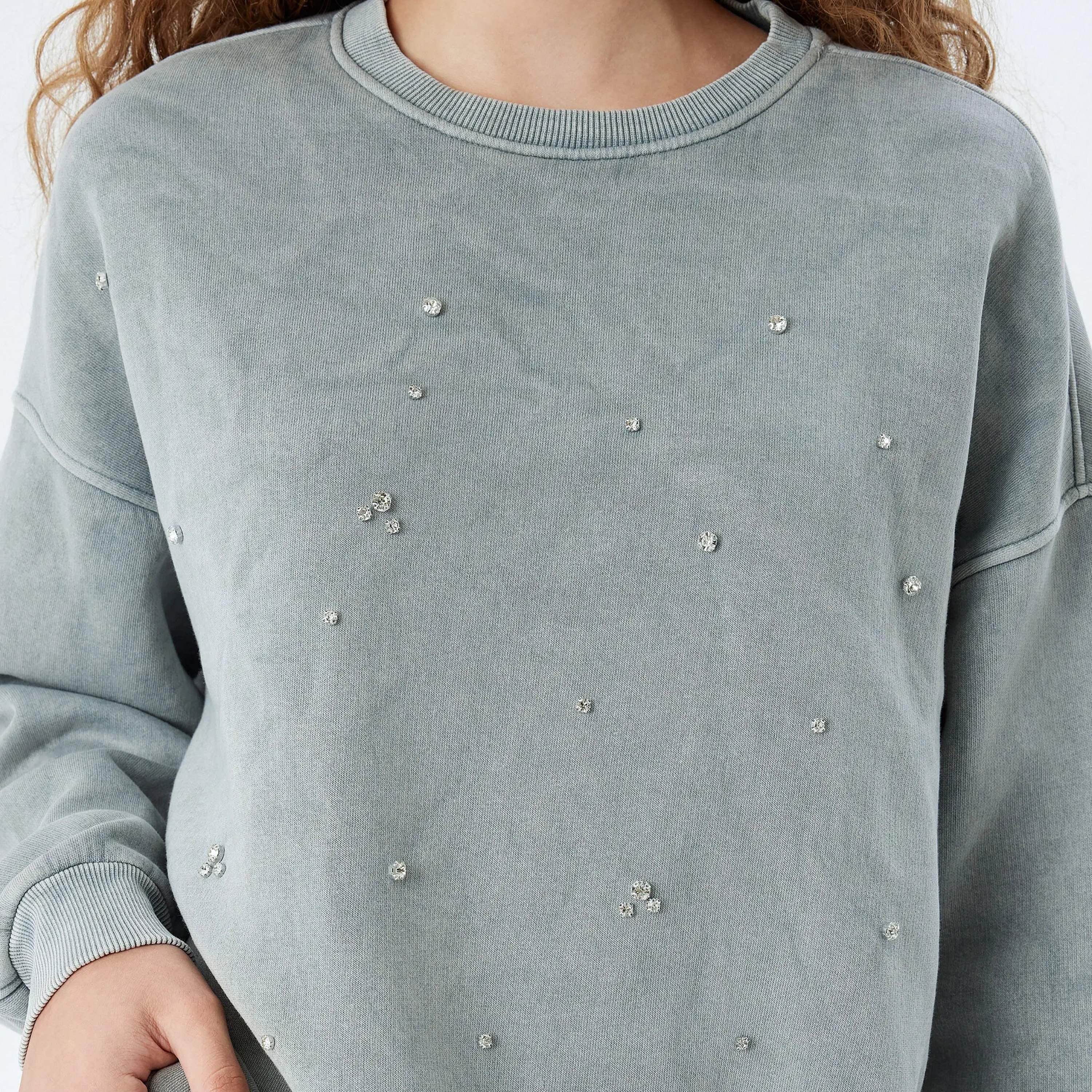 سويت شيرت نسائي رمادي بأكمام منسدلة مرصعة بأحجار الراين من كوتون-women-clothing-hoodiesandsweatshirts-sweatshirts-image-4