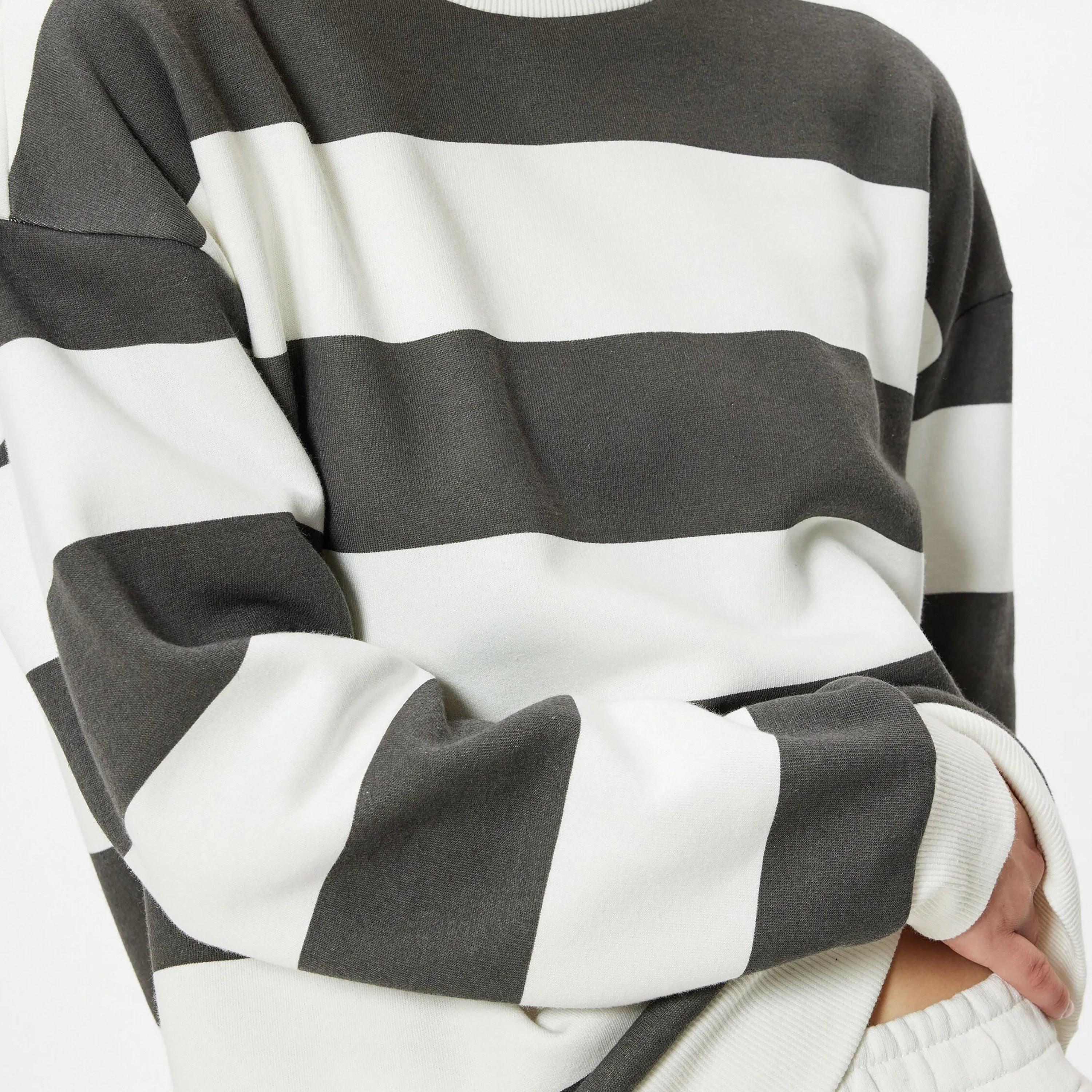 سويت شيرت رمادي مخطط بأكمام منسدلة للنساء من كوتون-women-clothing-hoodiesandsweatshirts-sweatshirts-image-4