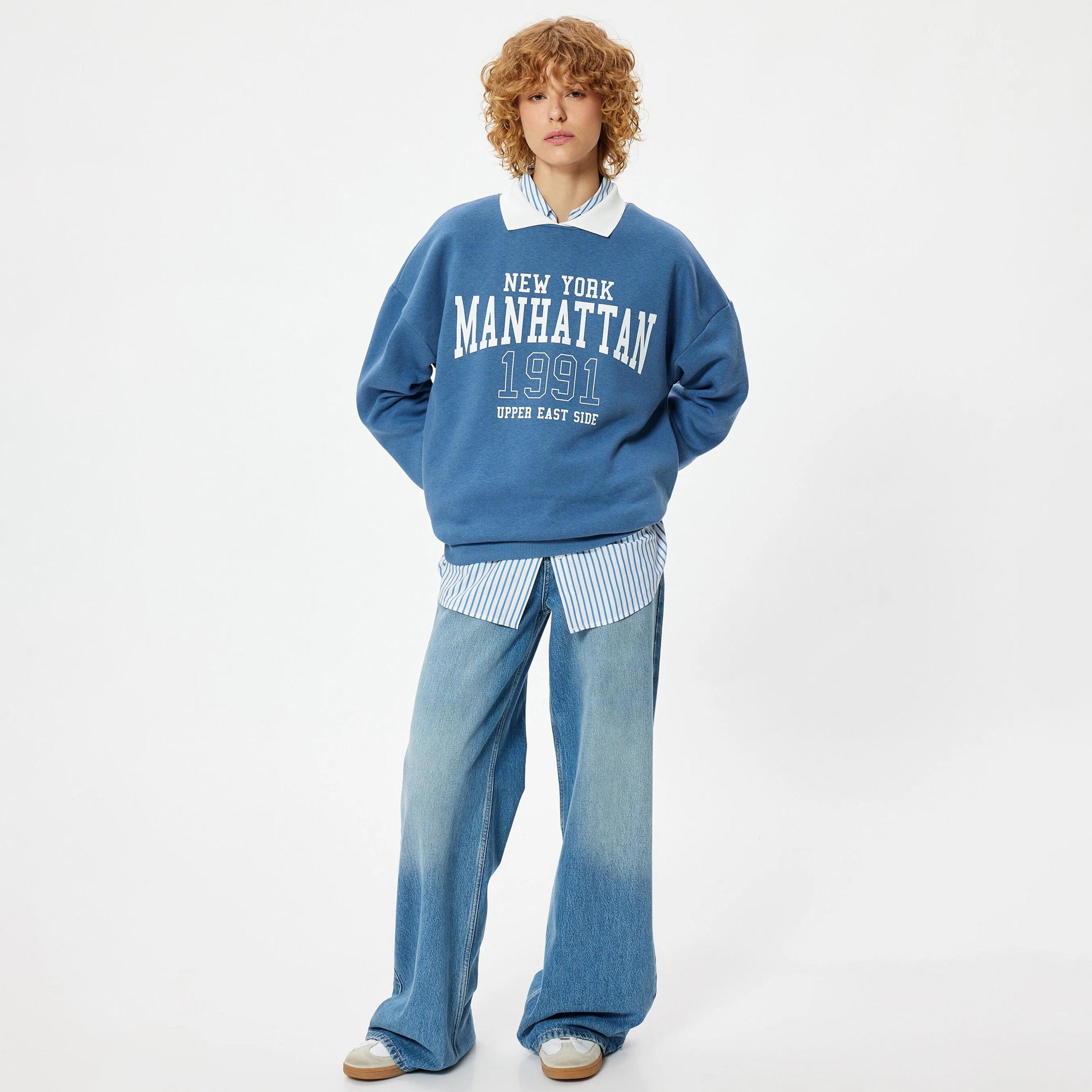 سويت شيرت نسائي بأكمام منسدلة وياقة مطبوعة بنص أزرق من كوتون-women-clothing-hoodiesandsweatshirts-sweatshirts-image-2