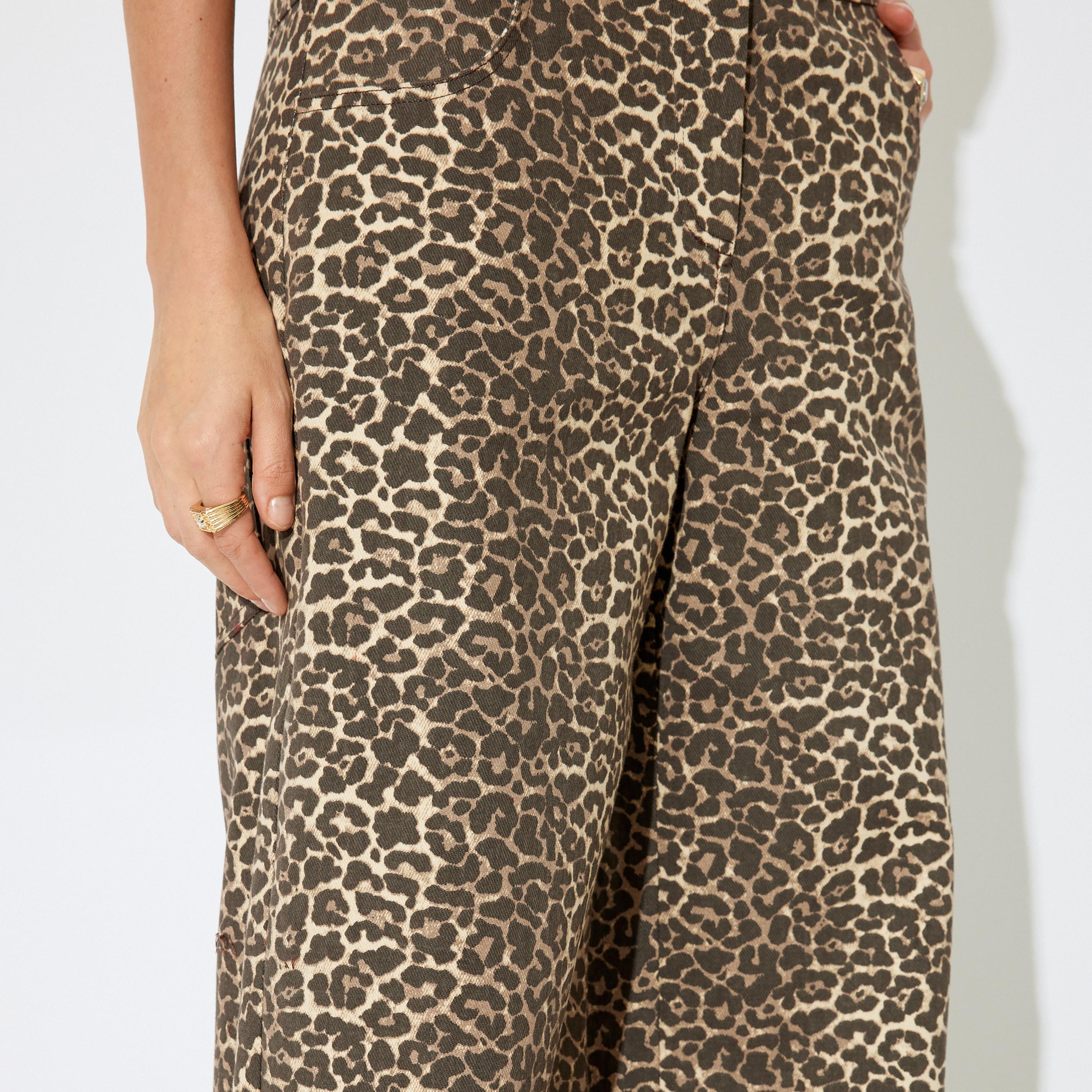 بنطلون نسائي قطني بطبعة حيوانات وسحاب وأزرار للإغلاق من كوتون-women-clothing-bottoms-trousers-image-5