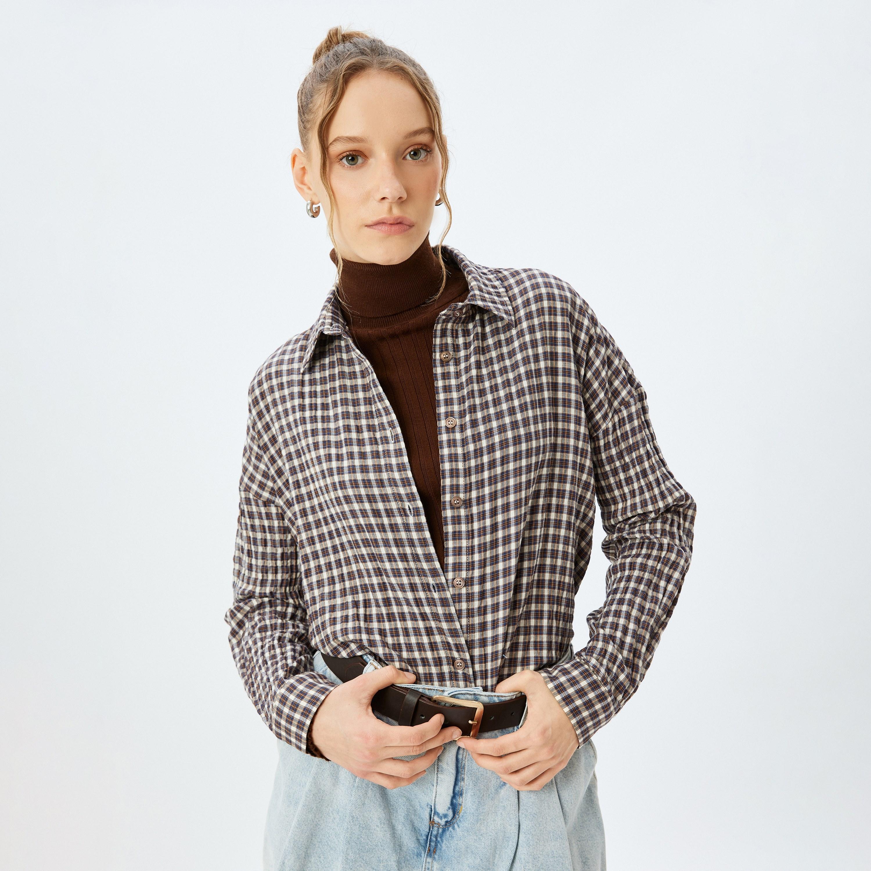 قميص نسائي بنقشة مربعات (بلايد) بياقة قميص وأكمام منسدلة بلون بني من كوتون-women-clothing-shirtsandblouses-shirts-image-4