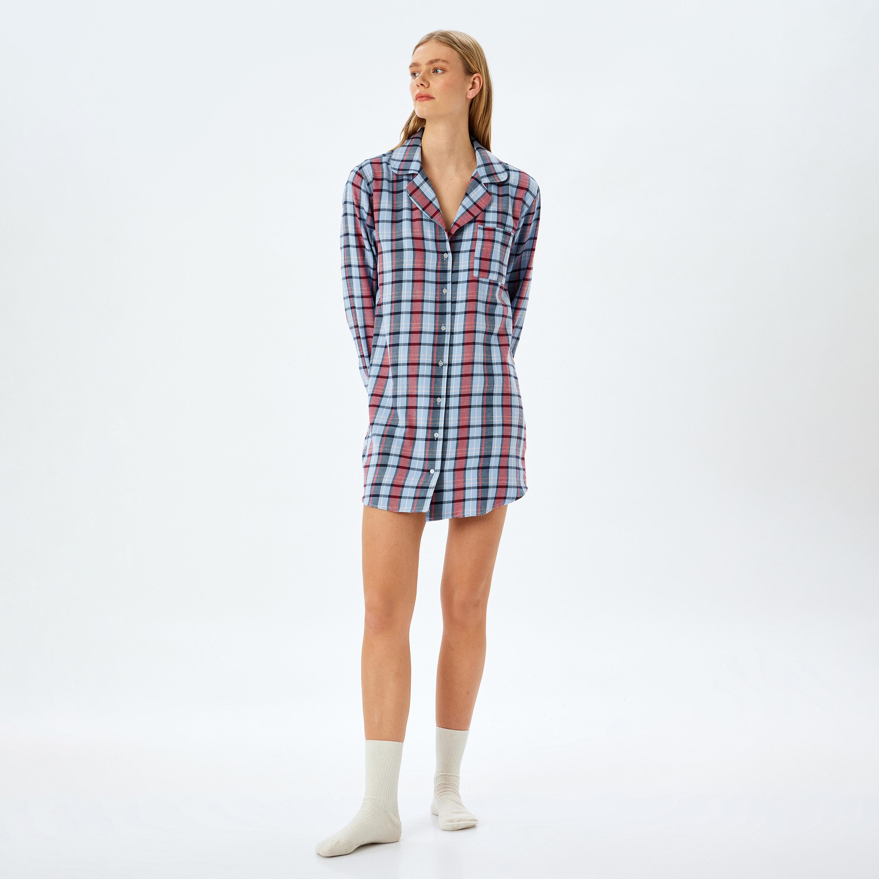قميص نوم نسائي بنقشة كاروه وبياقة مشقوقة باللون الأزرق من كوتون-women-clothing-nightwear-pyjamas-tops-image-2